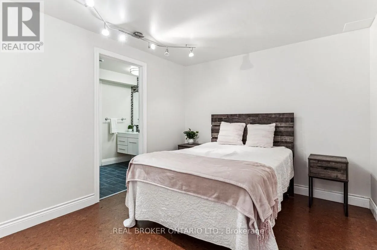 27 BAGSHAW CRESCENT