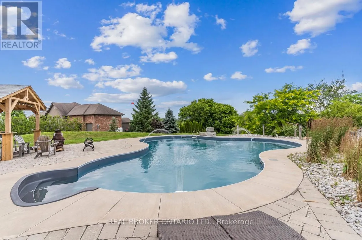 27 BAGSHAW CRESCENT