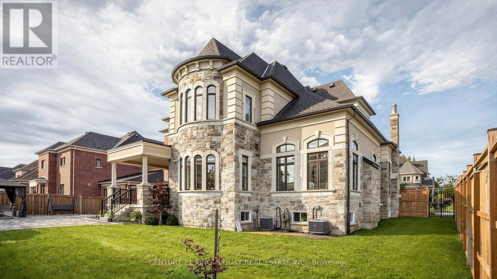 3 SIR HENRY COURT