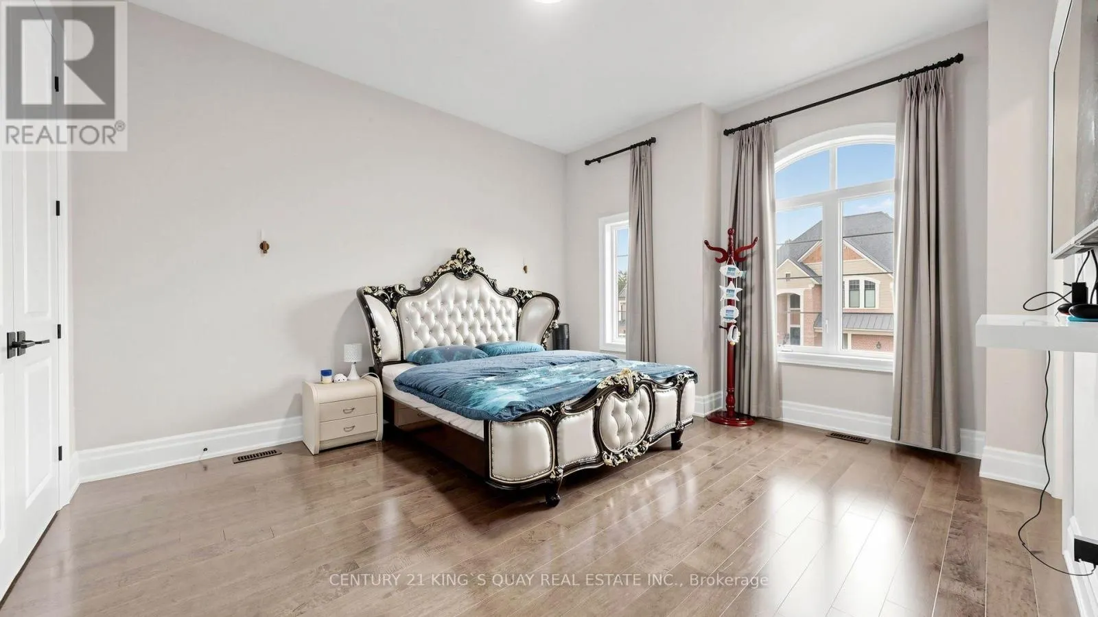 3 SIR HENRY COURT