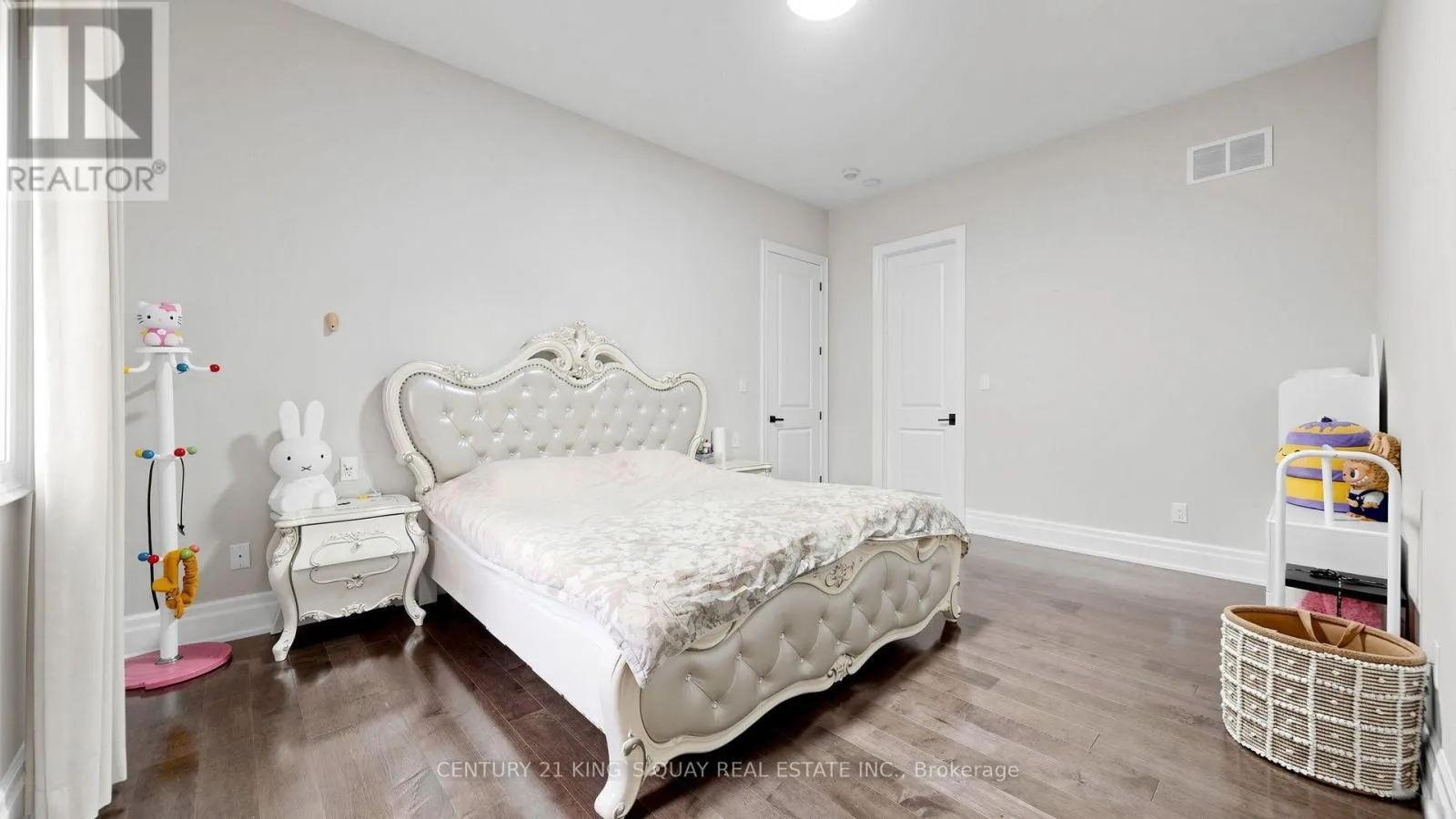 3 SIR HENRY COURT