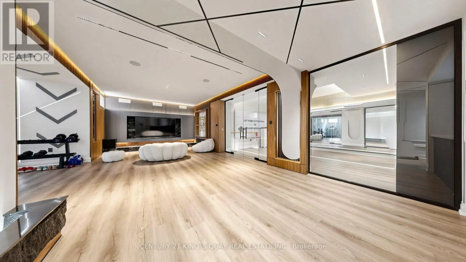 3 SIR HENRY COURT