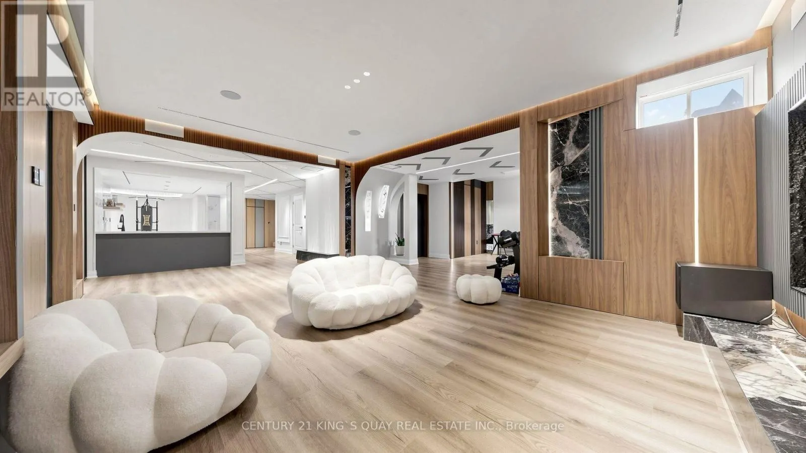 3 SIR HENRY COURT