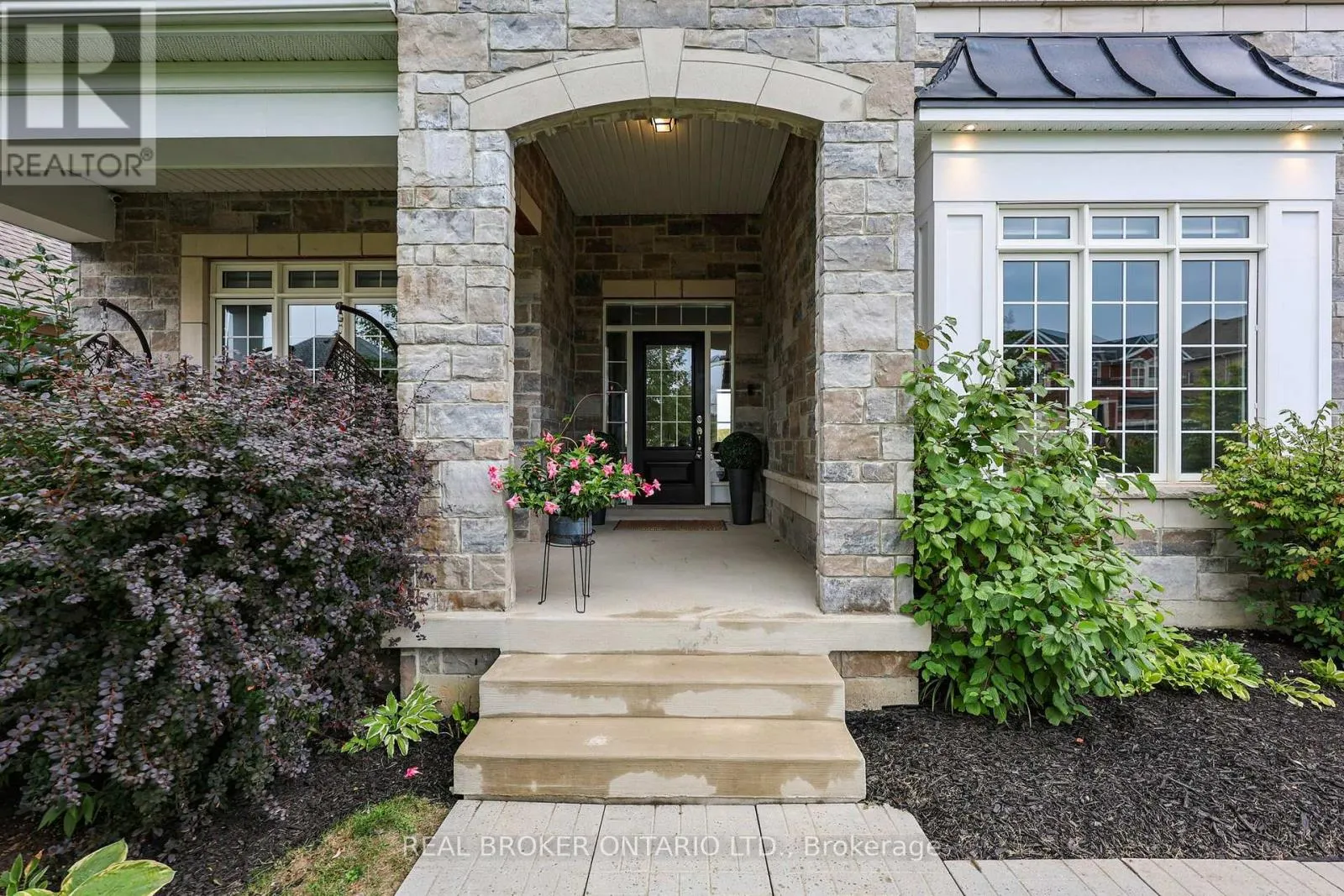 64 MANOR GLEN CRESCENT