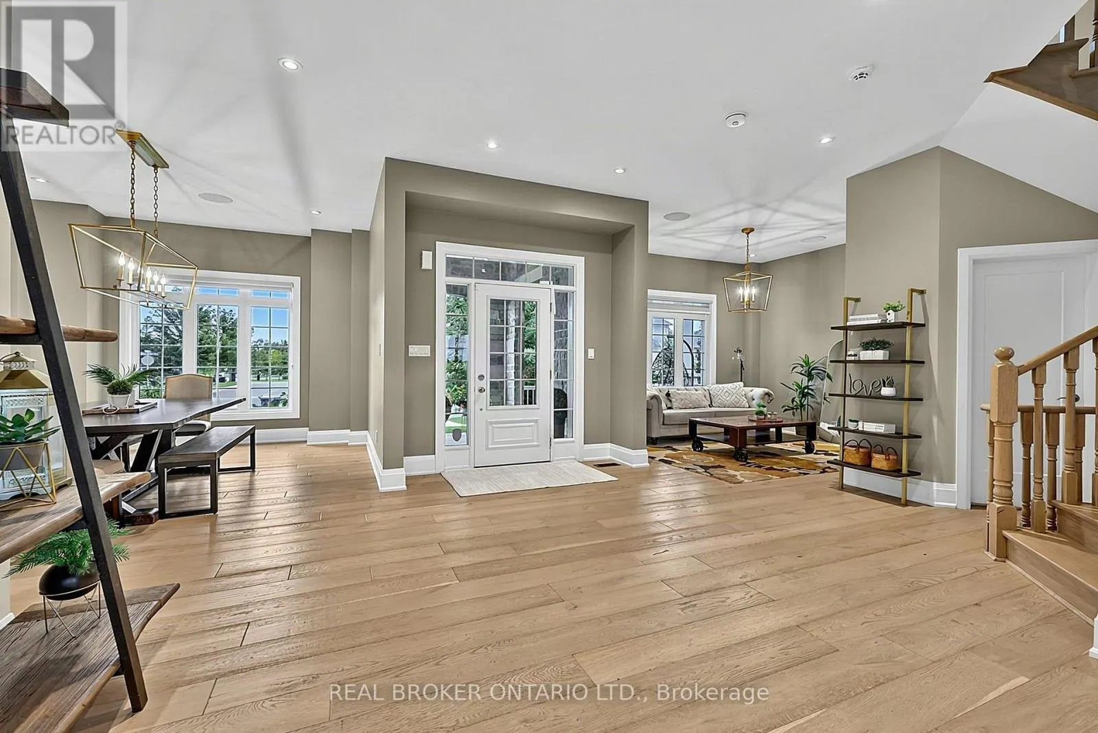 64 MANOR GLEN CRESCENT