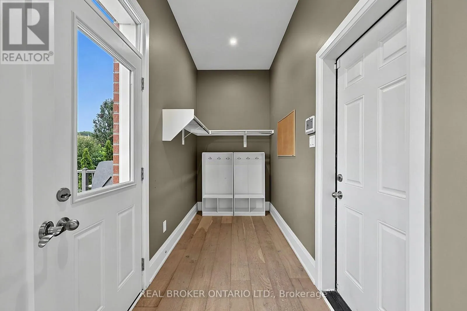 64 MANOR GLEN CRESCENT