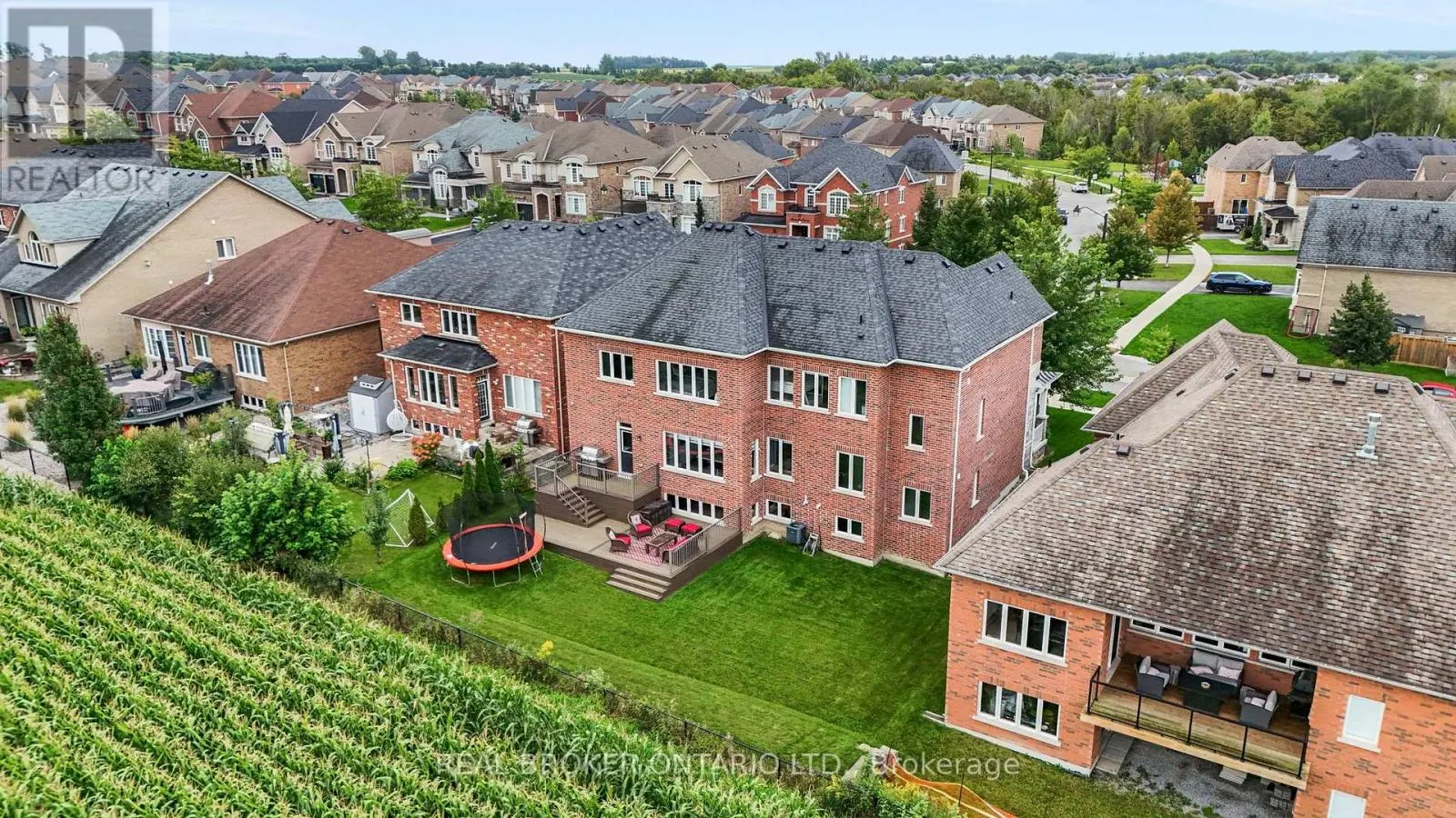 64 MANOR GLEN CRESCENT