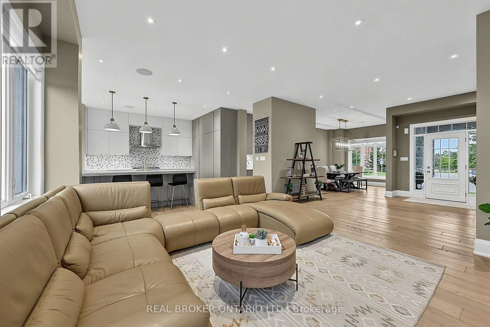 64 MANOR GLEN CRESCENT