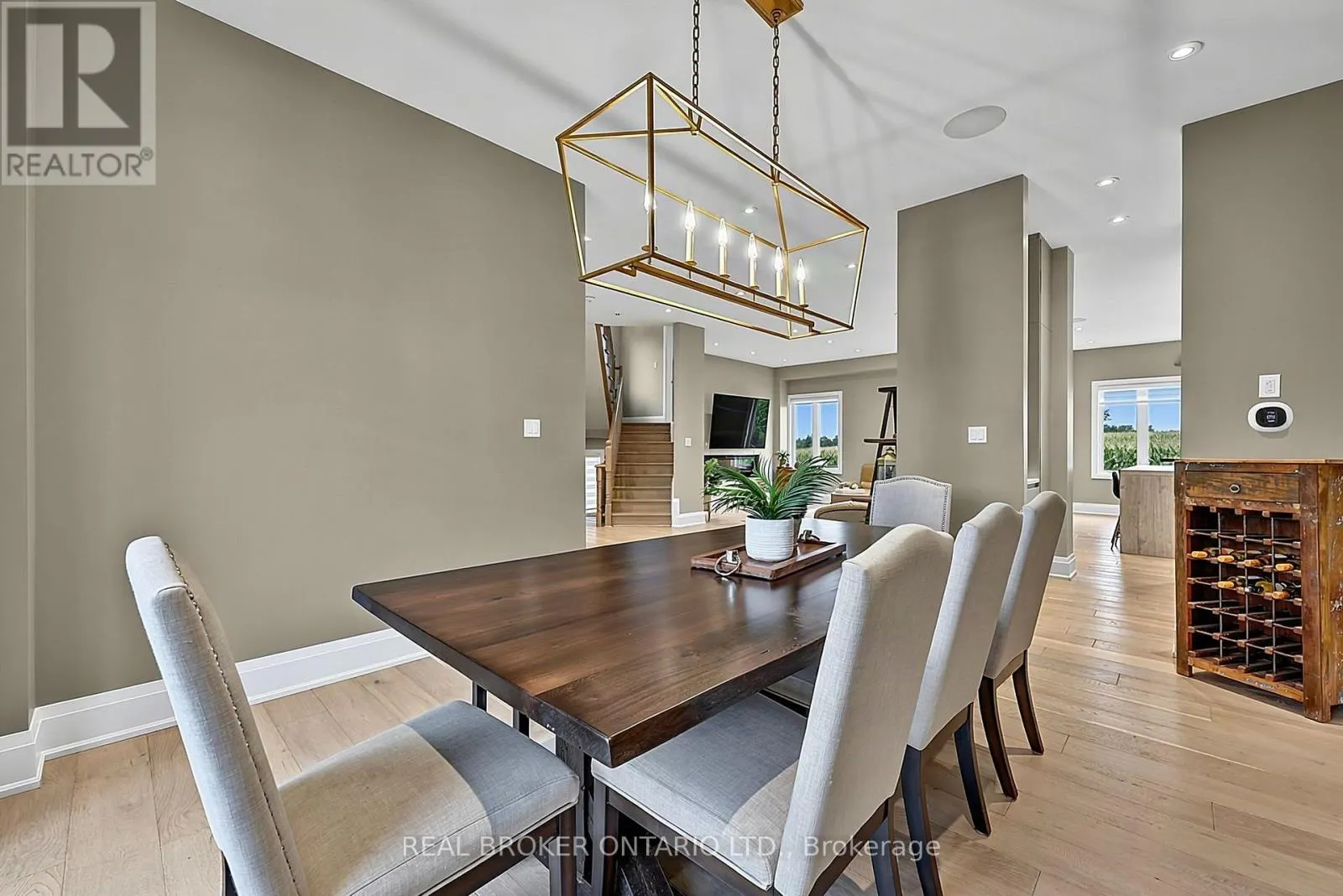 64 MANOR GLEN CRESCENT