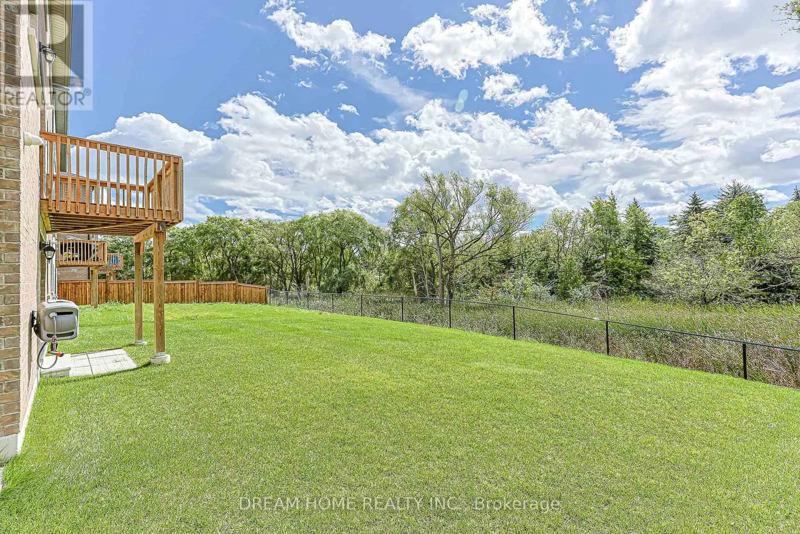 16 FAIR WINDS LANE