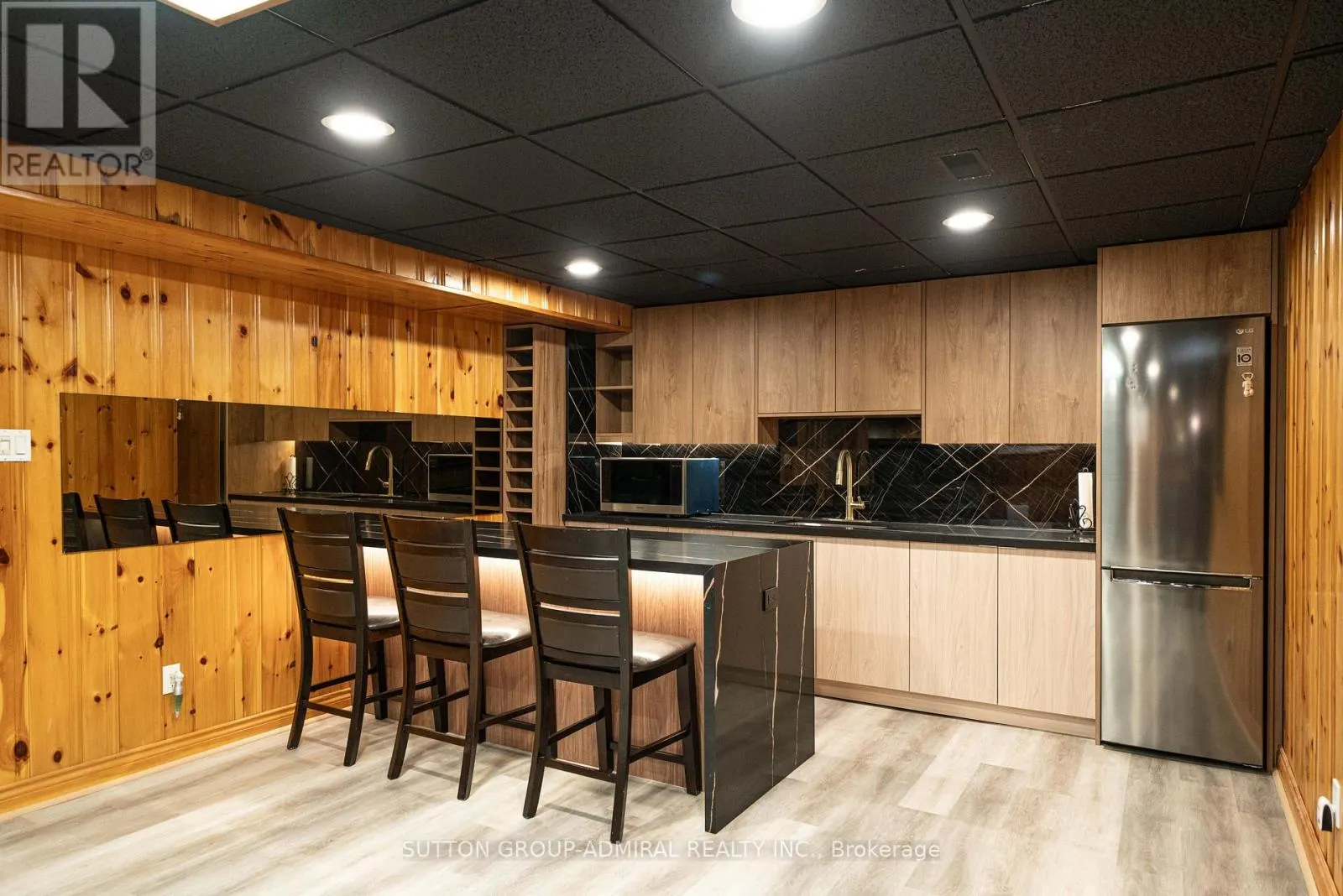 60 MAPLE WAY