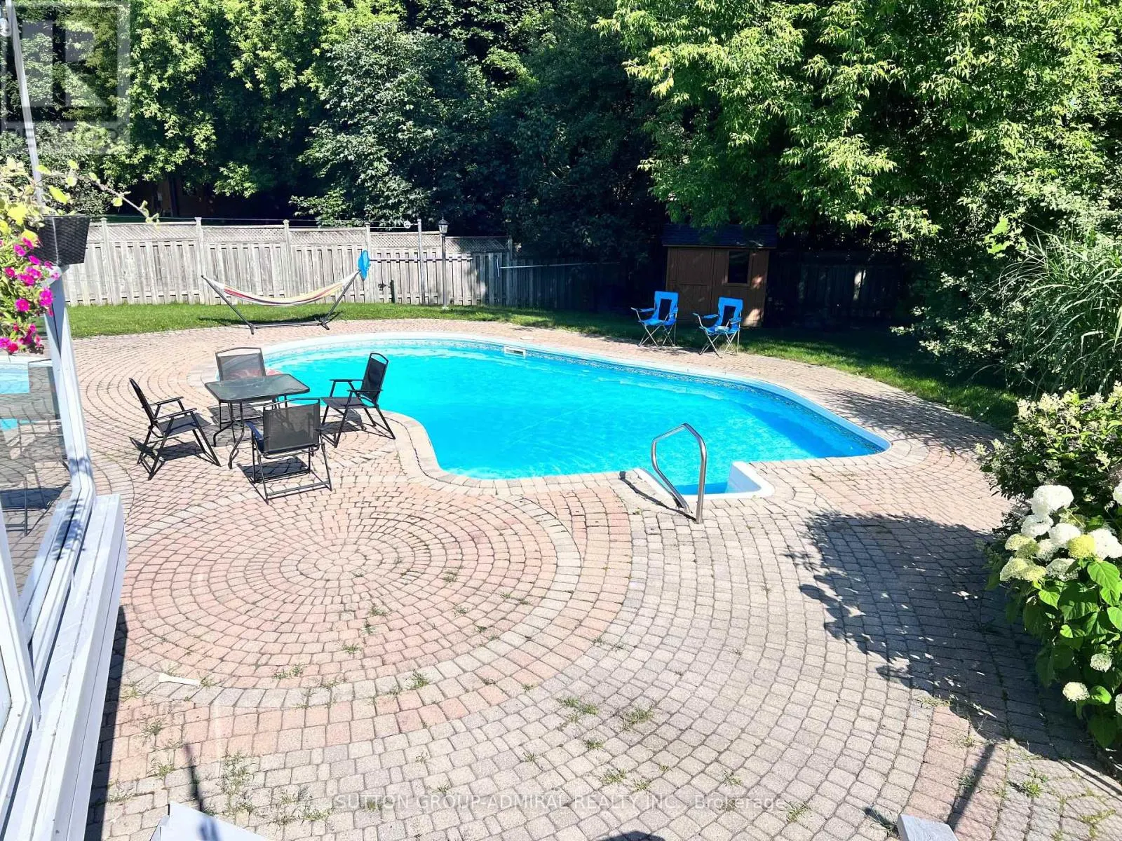 60 MAPLE WAY