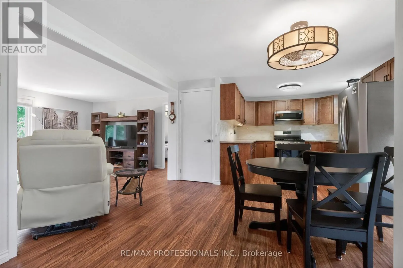 7 TAMARACK COURT