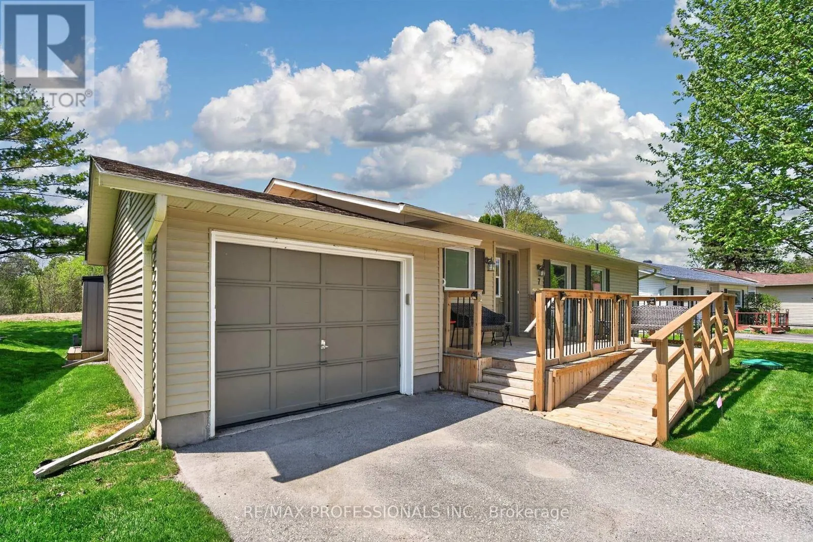 7 TAMARACK COURT