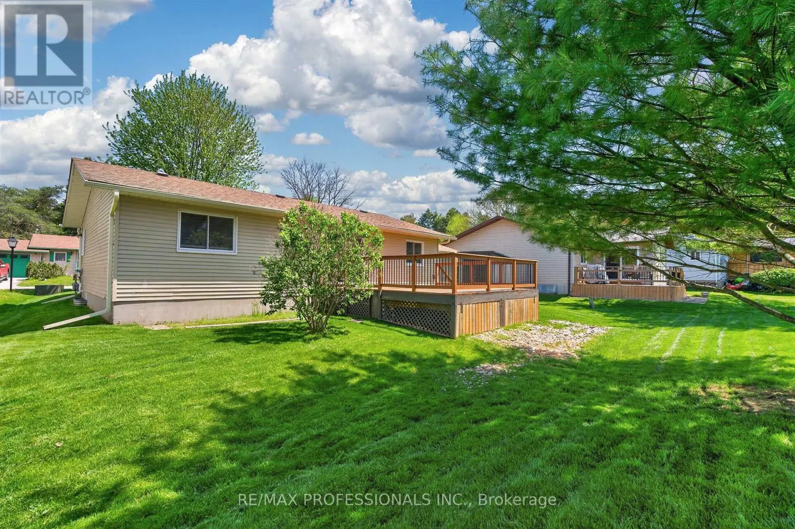 7 TAMARACK COURT