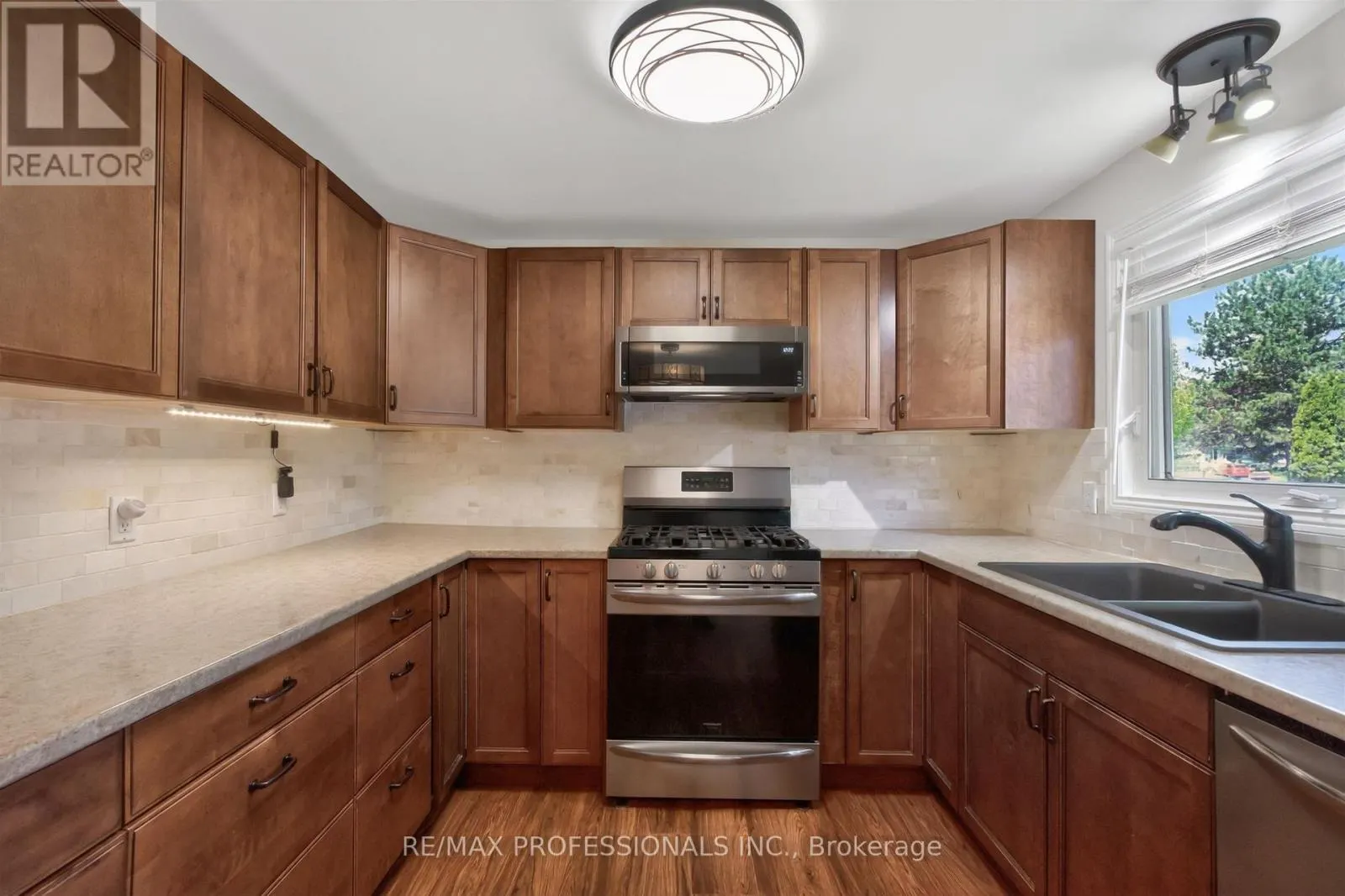 7 TAMARACK COURT