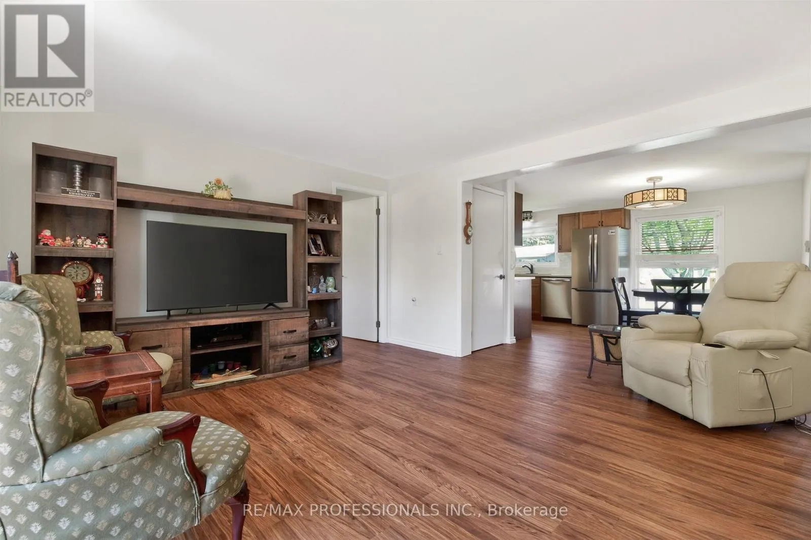 7 TAMARACK COURT