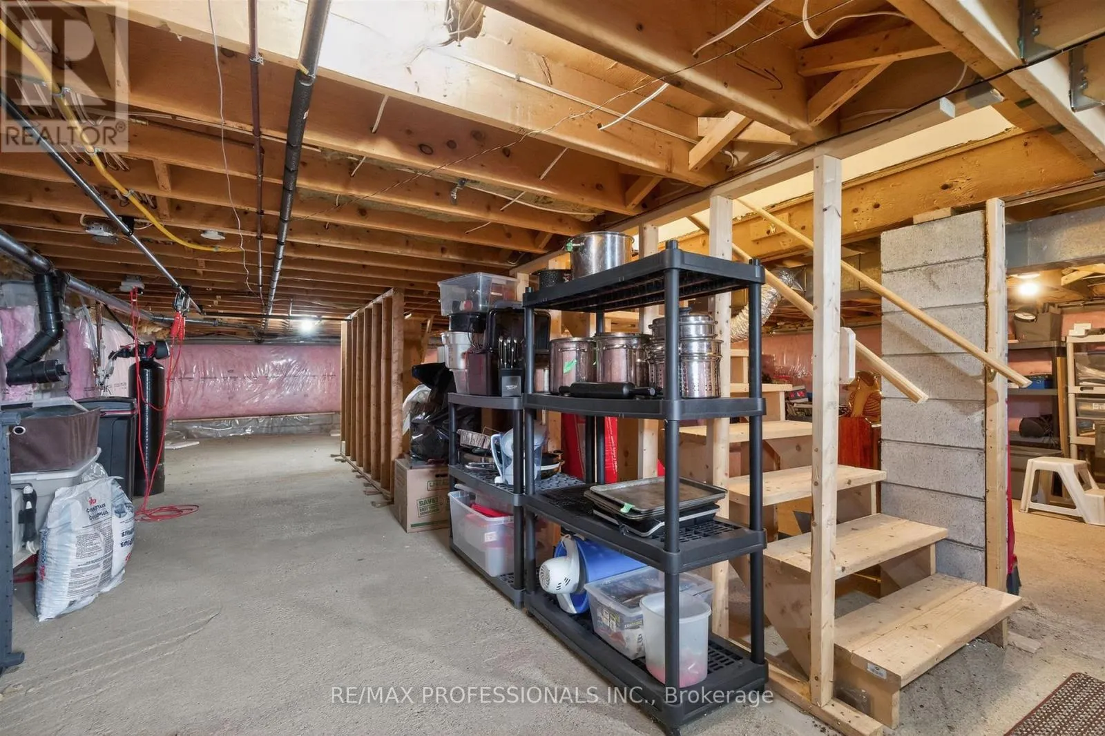 7 TAMARACK COURT