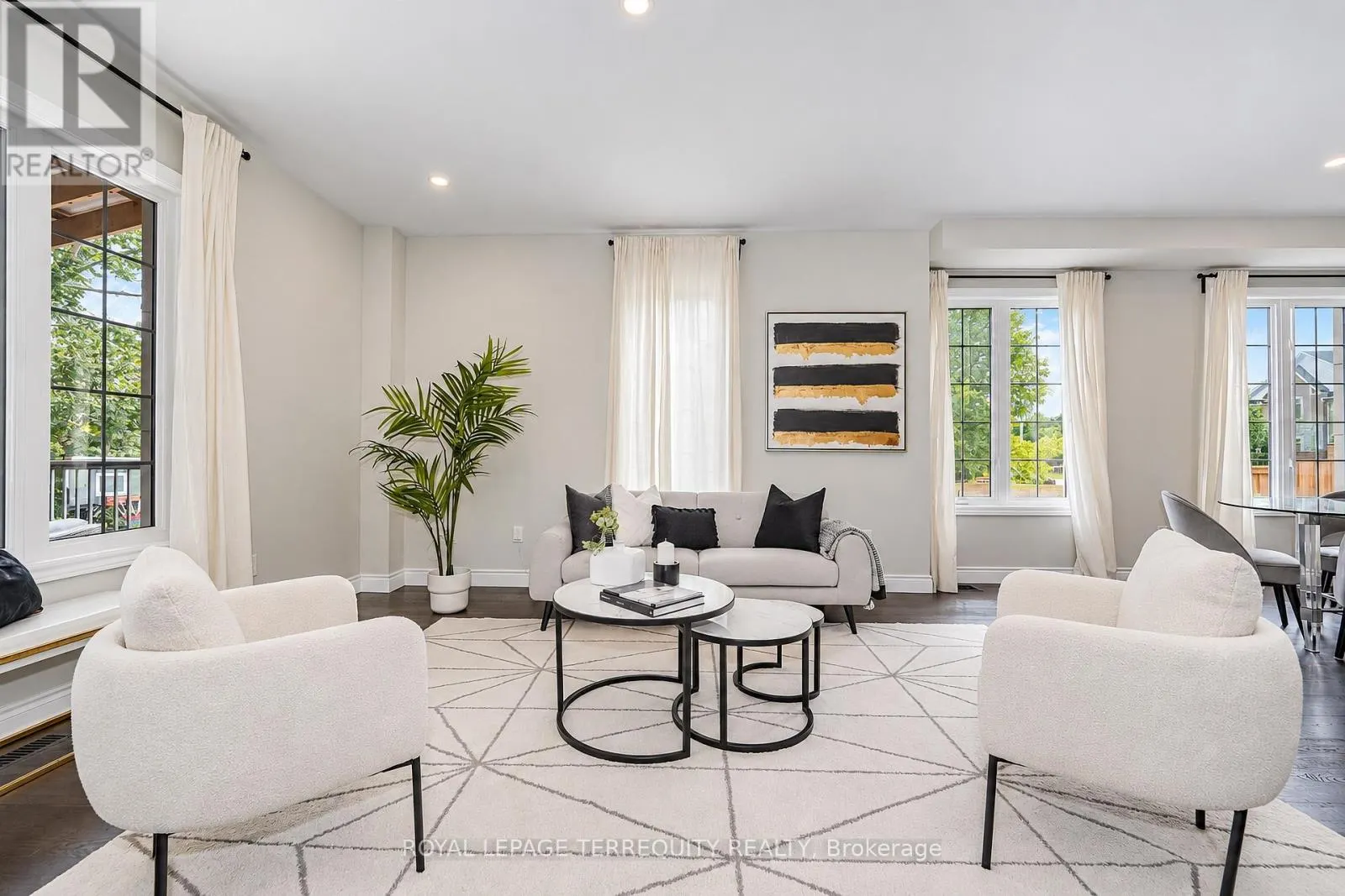 2162 DAWSON CRESCENT