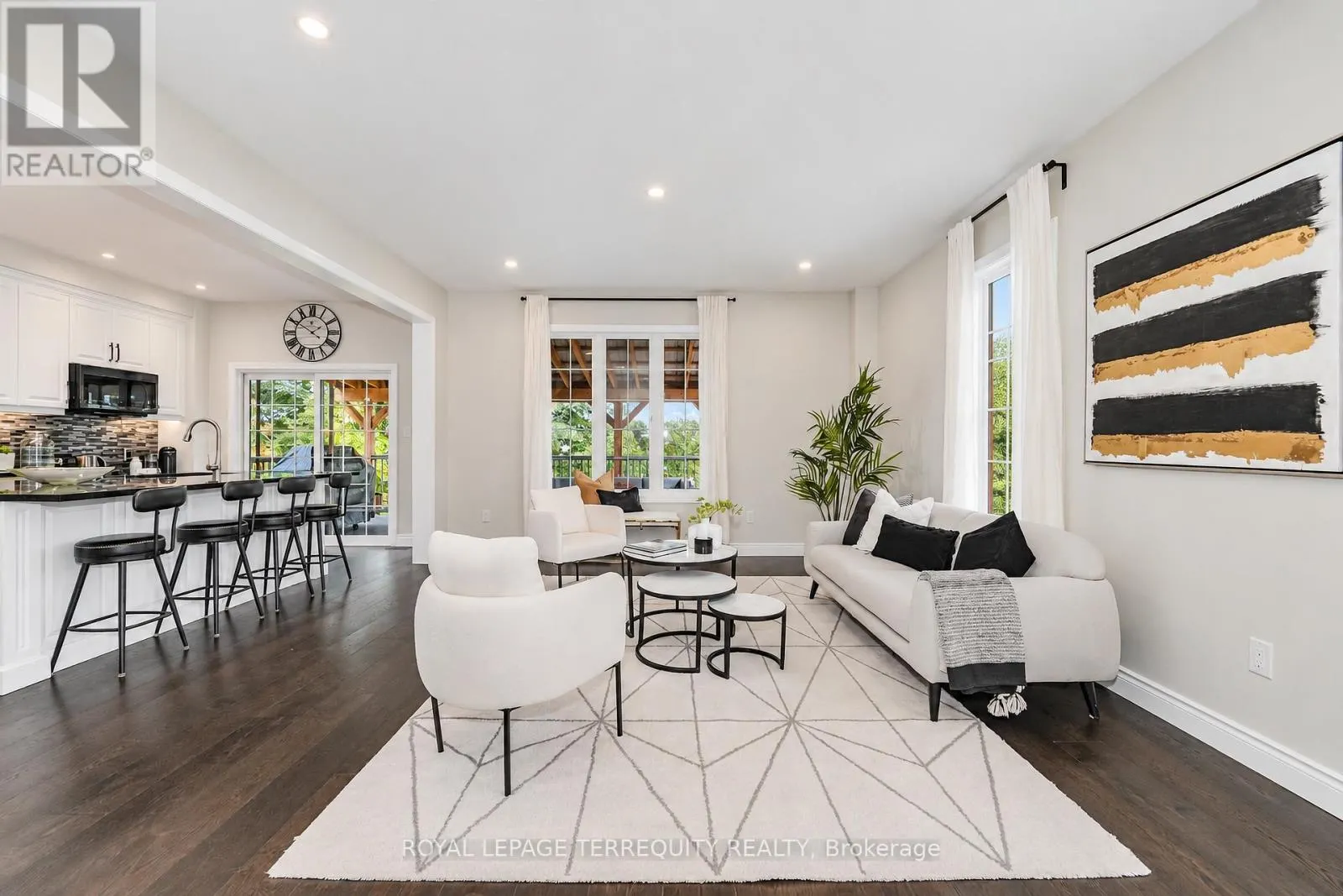 2162 DAWSON CRESCENT