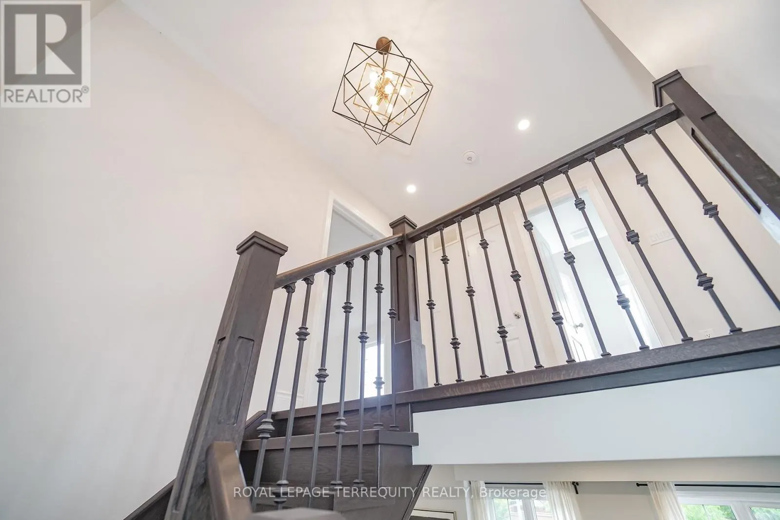 2162 DAWSON CRESCENT
