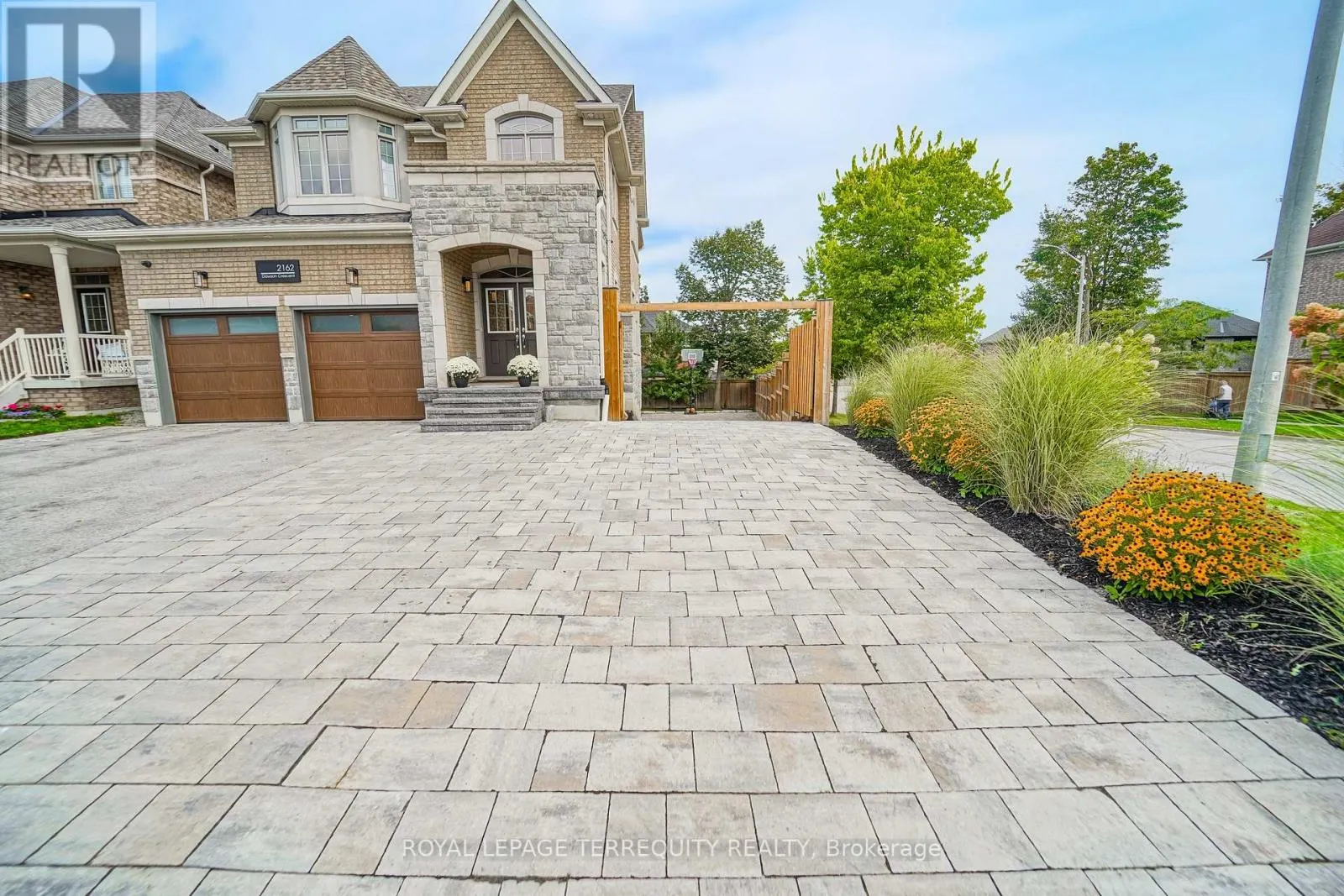 2162 DAWSON CRESCENT