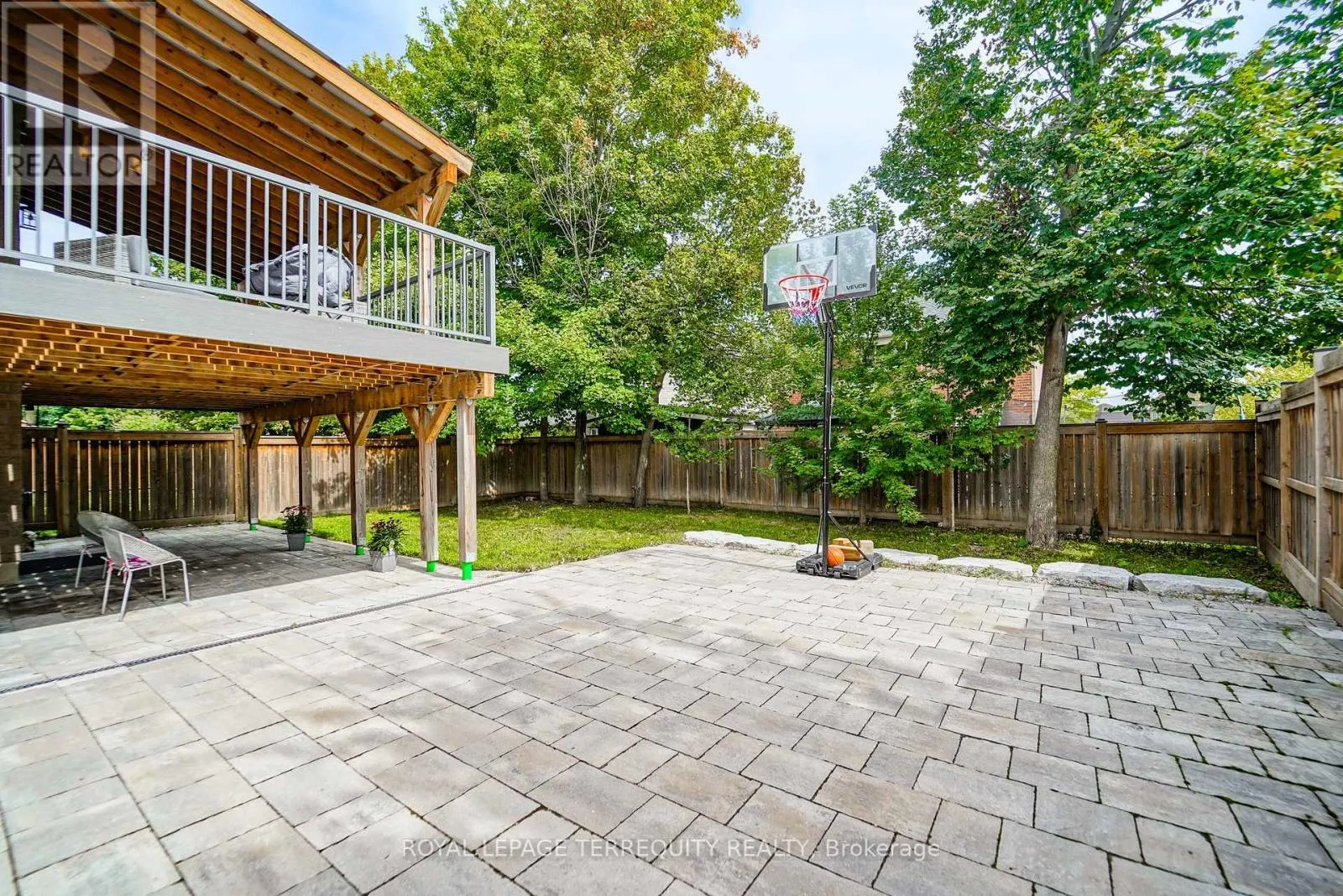 2162 DAWSON CRESCENT