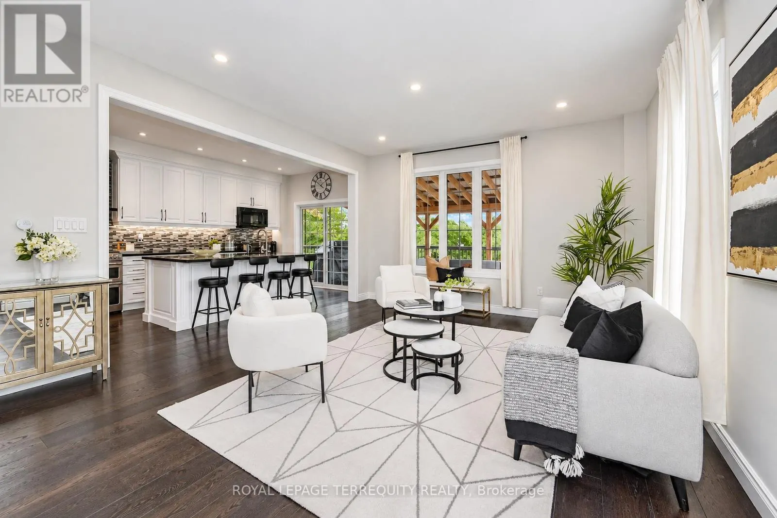 2162 DAWSON CRESCENT