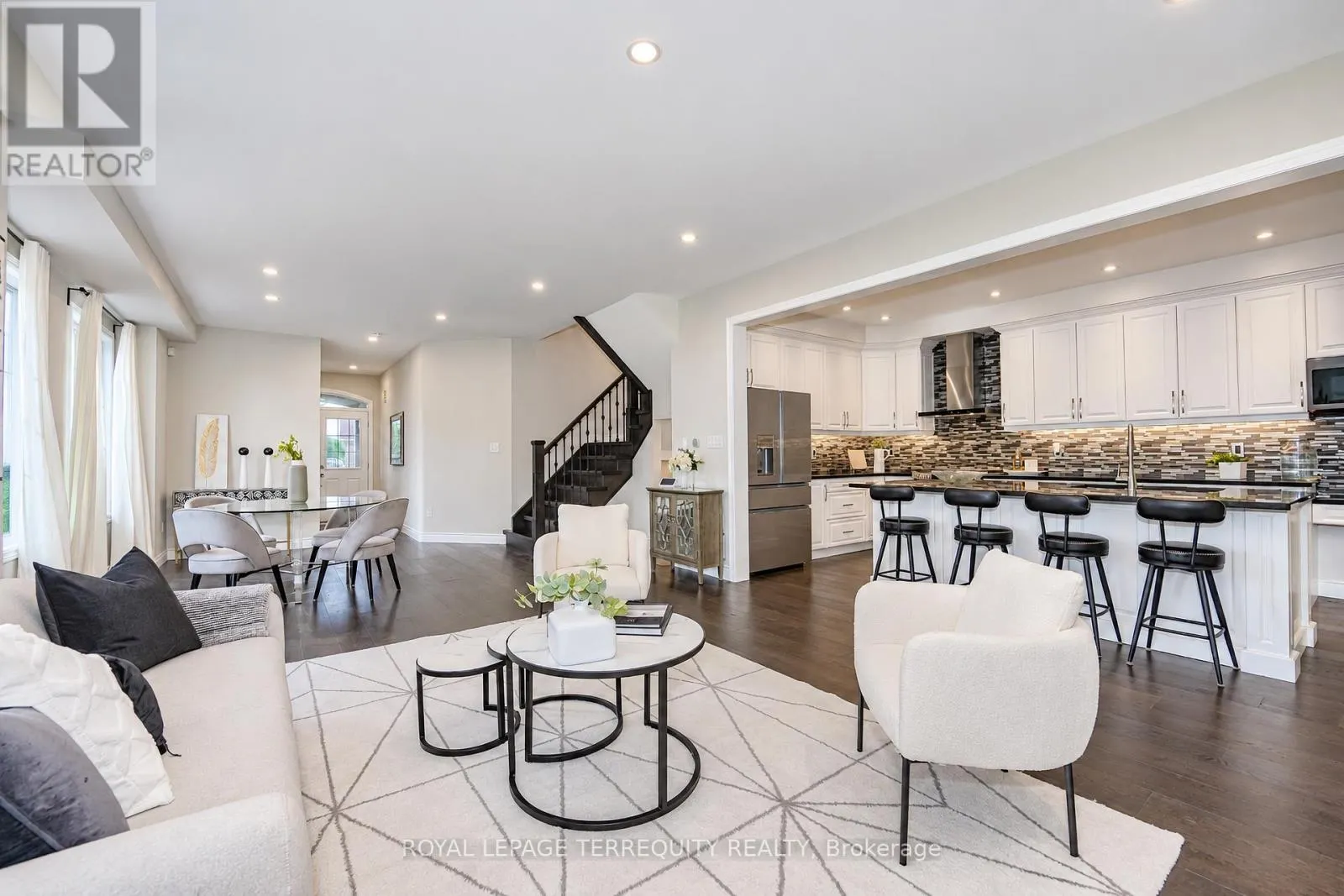 2162 DAWSON CRESCENT