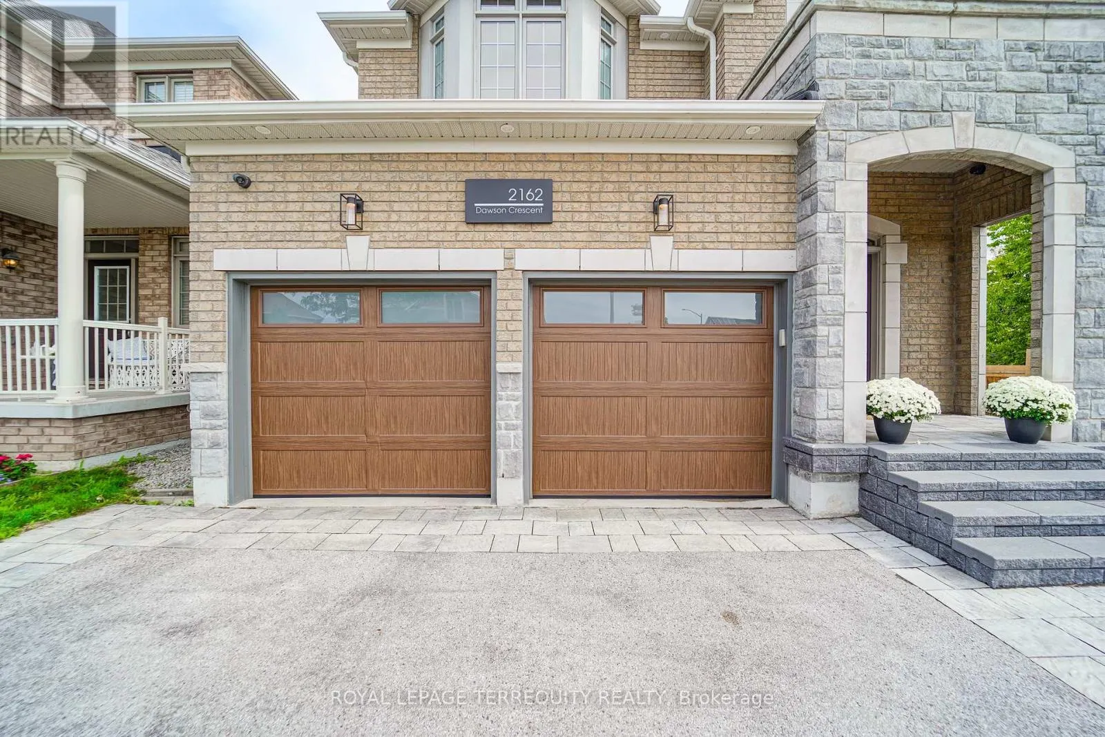2162 DAWSON CRESCENT