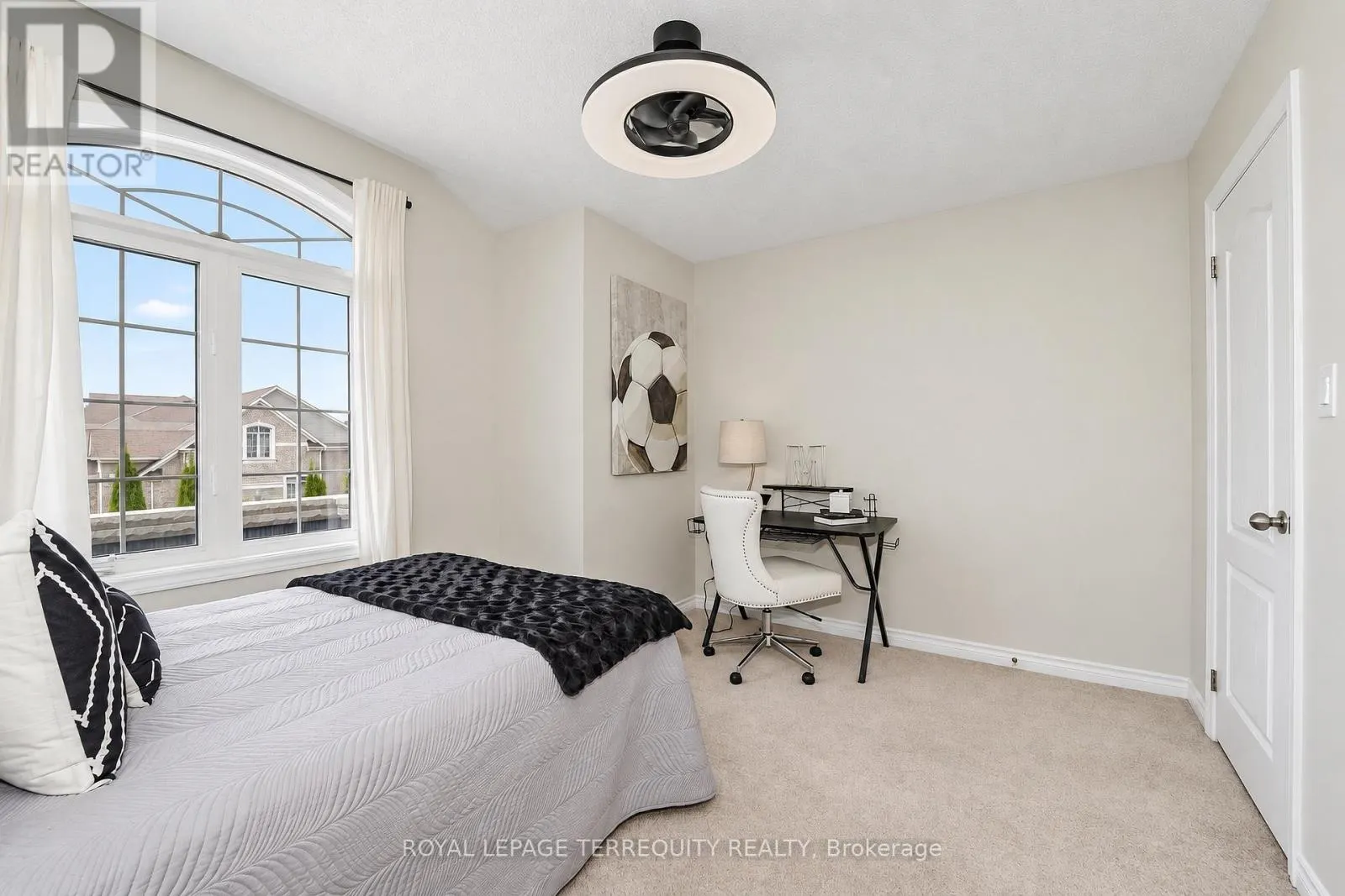2162 DAWSON CRESCENT