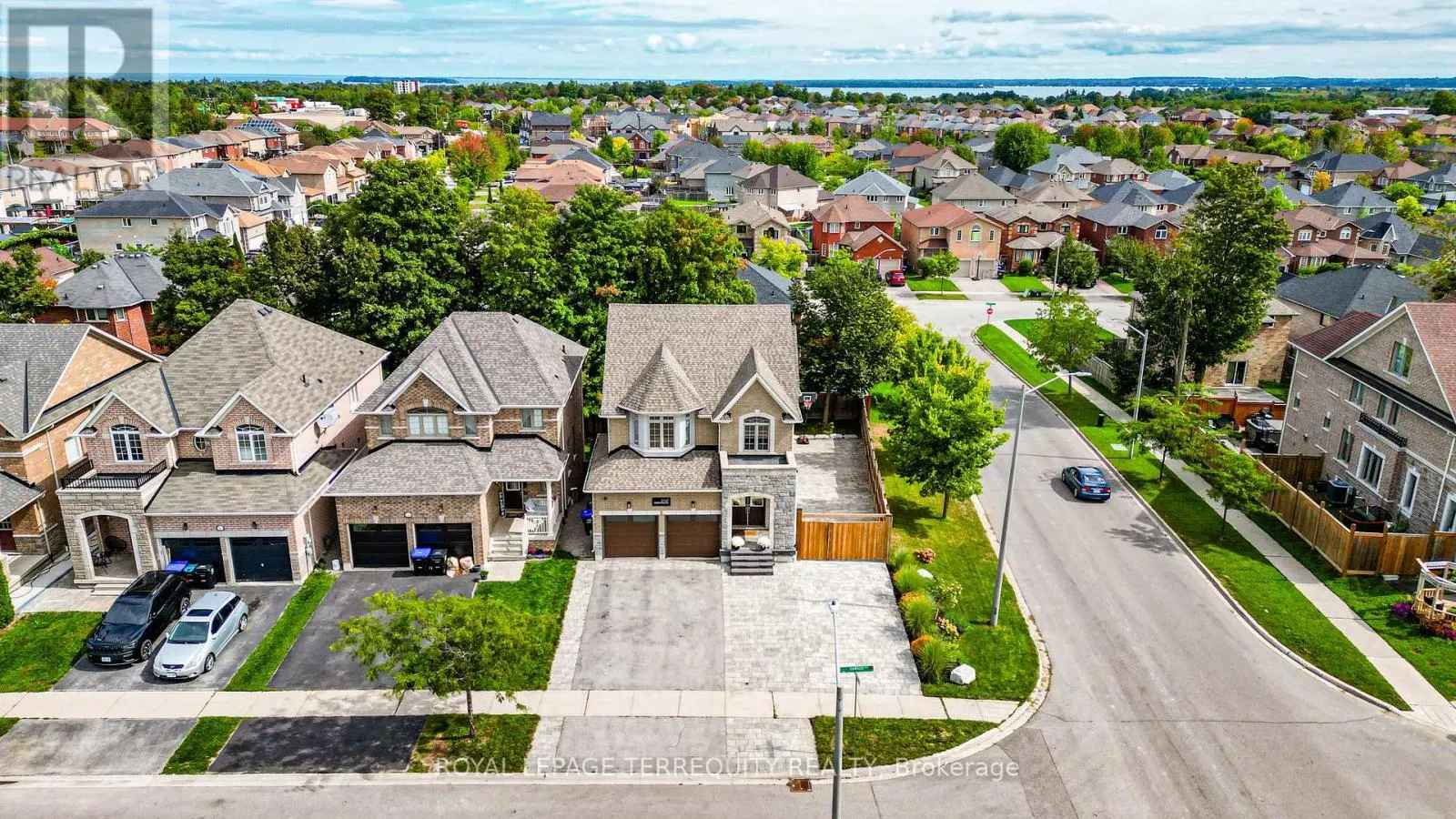2162 DAWSON CRESCENT