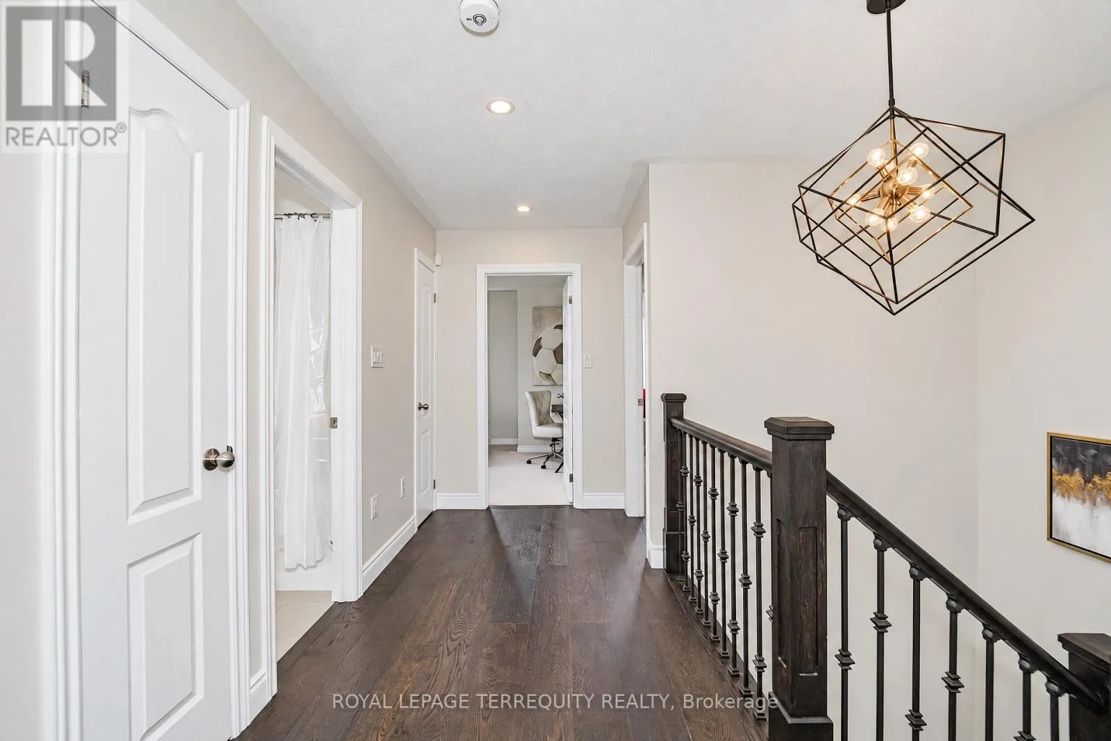 2162 DAWSON CRESCENT