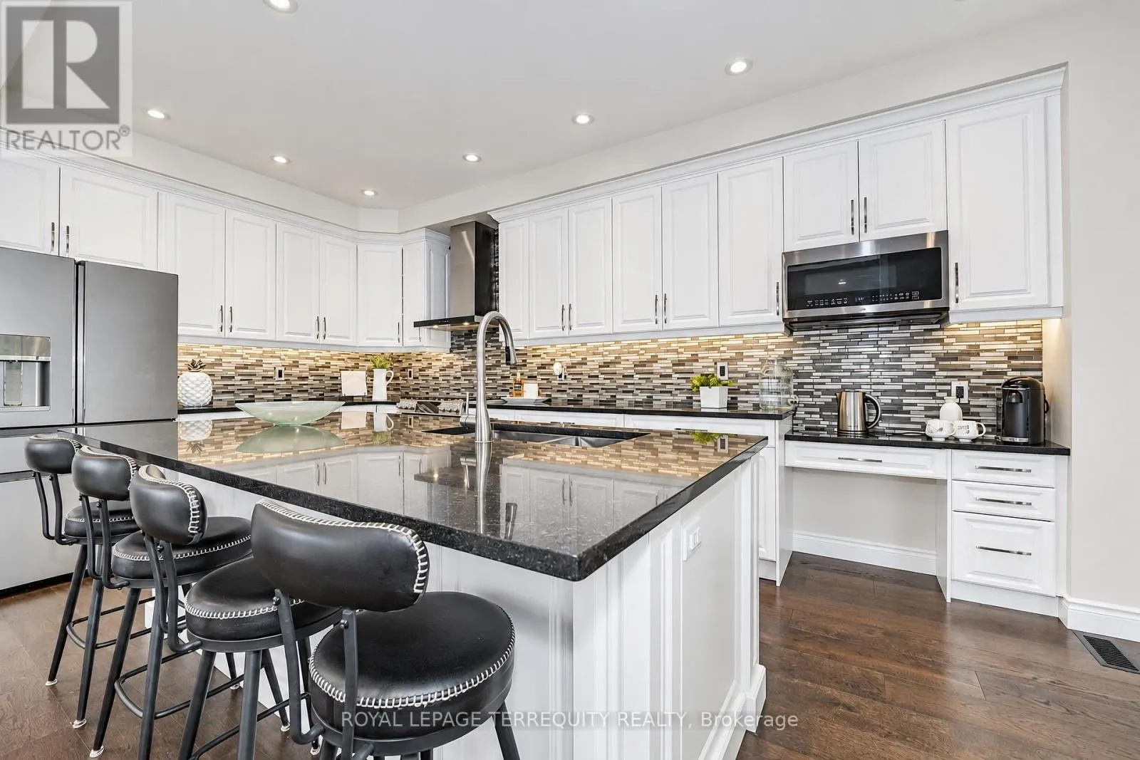 2162 DAWSON CRESCENT