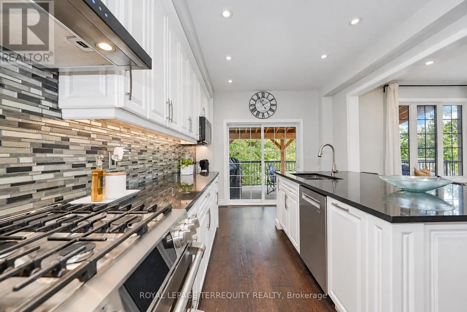 2162 DAWSON CRESCENT
