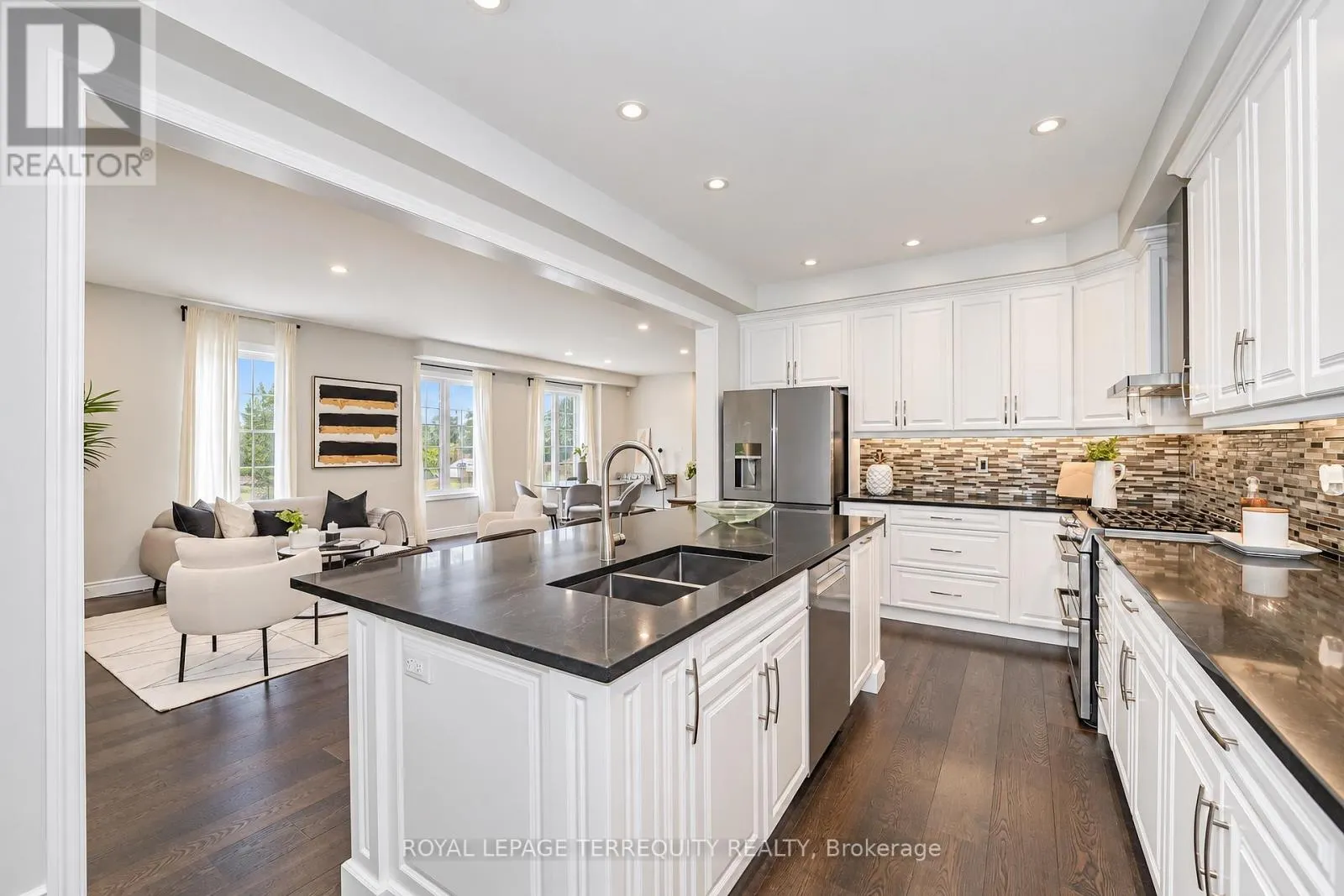 2162 DAWSON CRESCENT