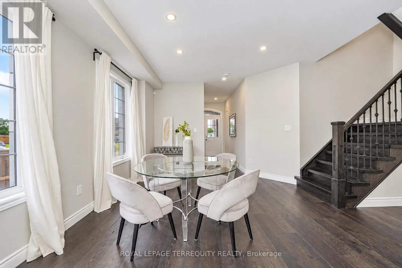 2162 DAWSON CRESCENT