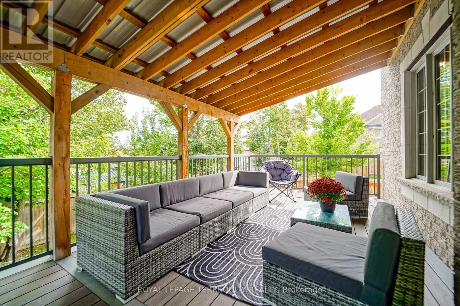 2162 DAWSON CRESCENT