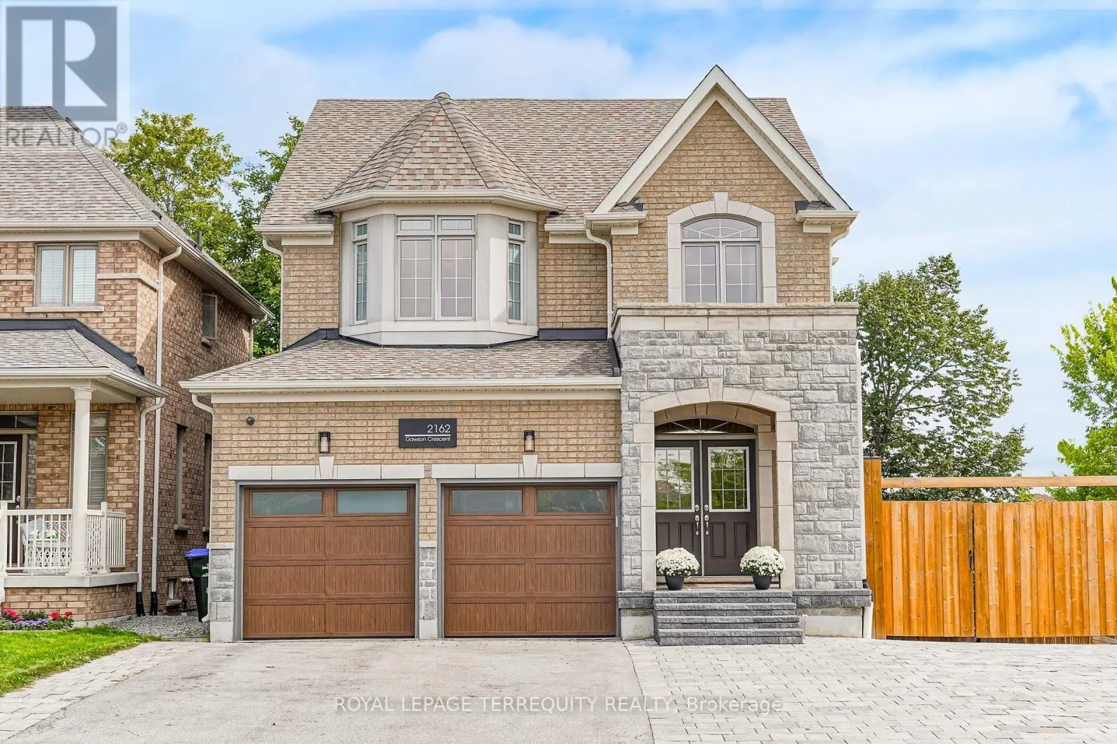 2162 DAWSON CRESCENT