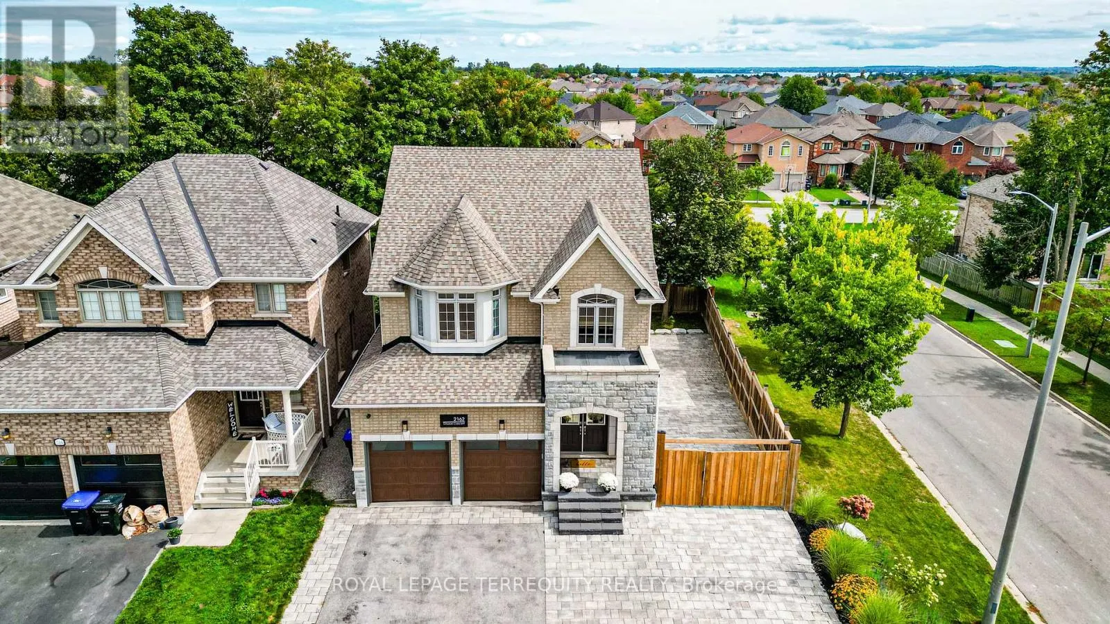 2162 DAWSON CRESCENT