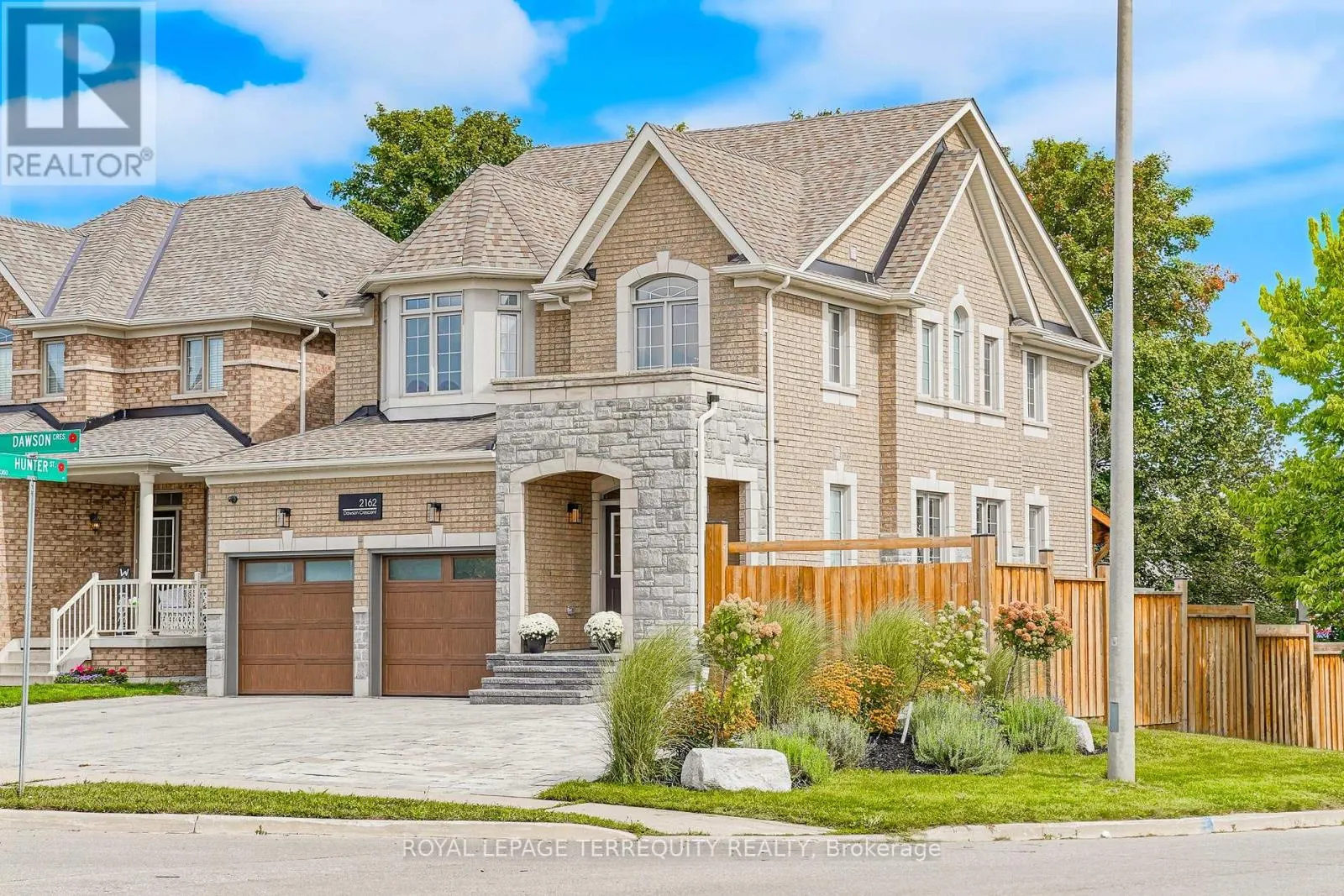 2162 DAWSON CRESCENT