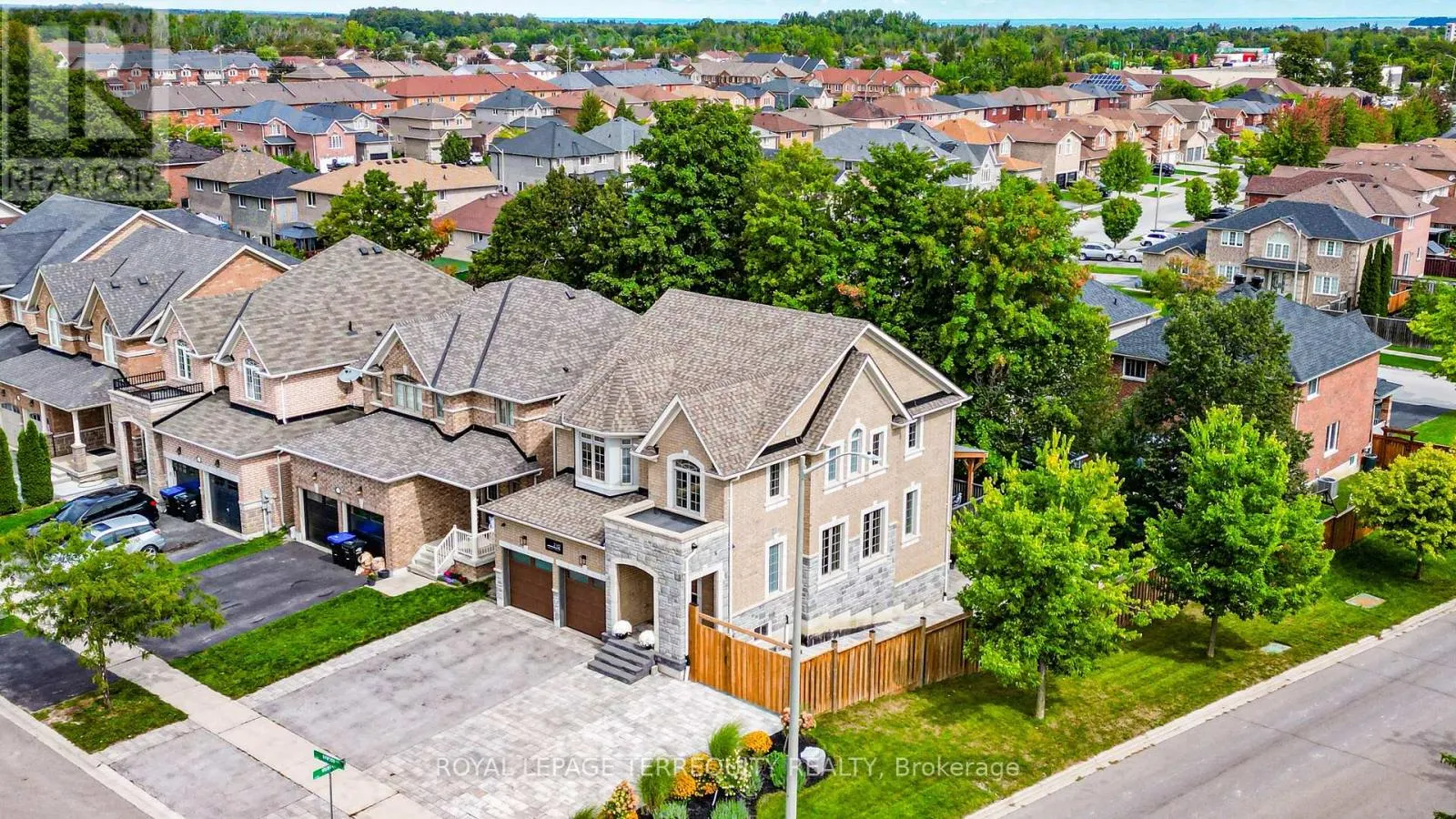 2162 DAWSON CRESCENT