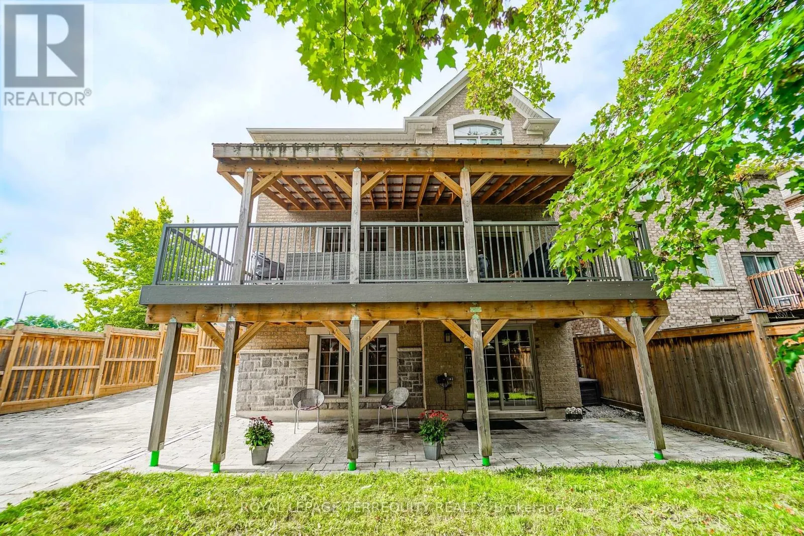 2162 DAWSON CRESCENT
