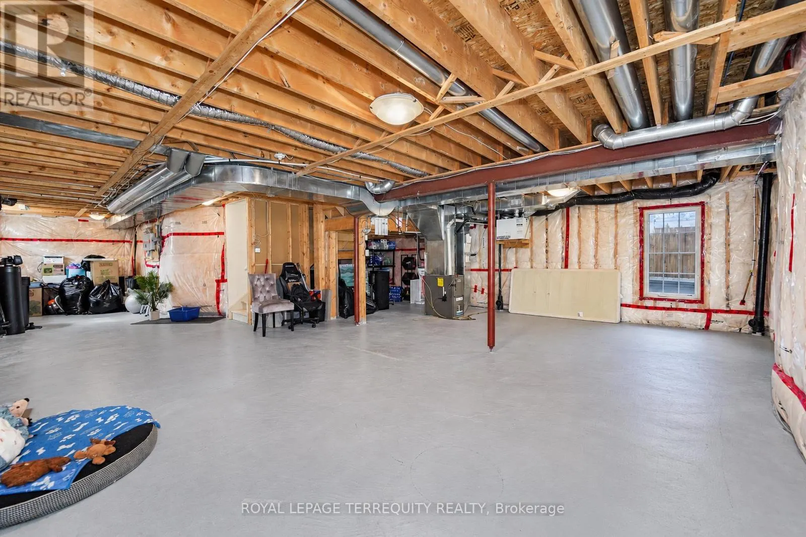 2162 DAWSON CRESCENT