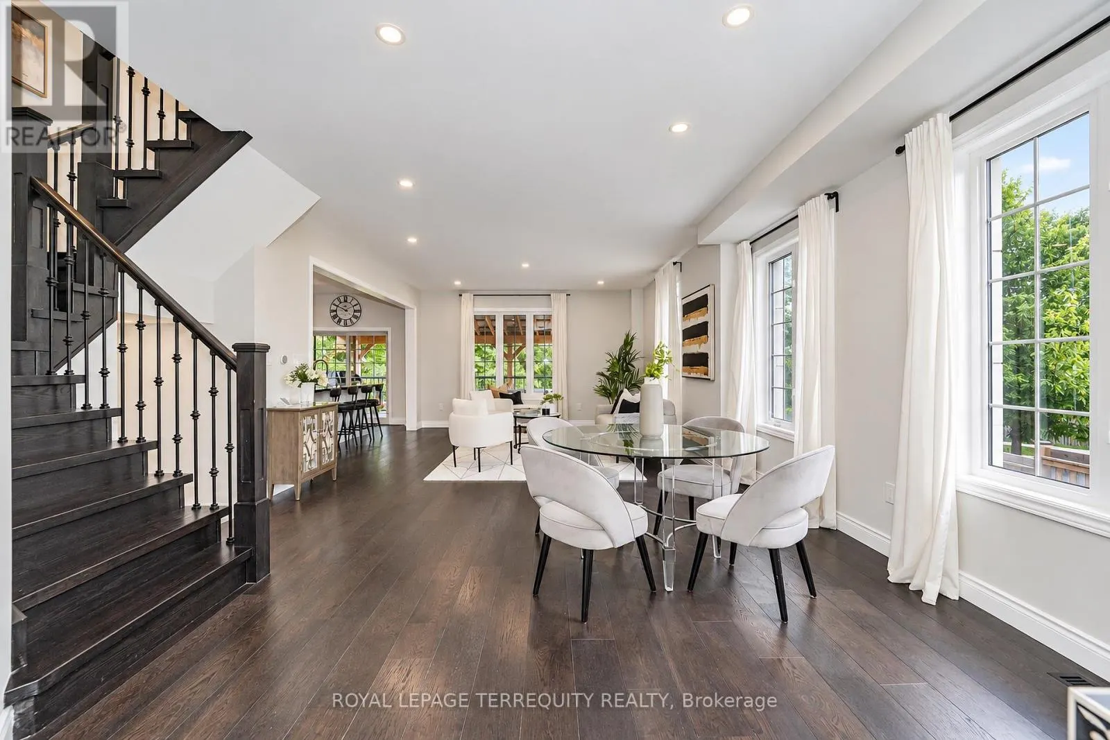 2162 DAWSON CRESCENT