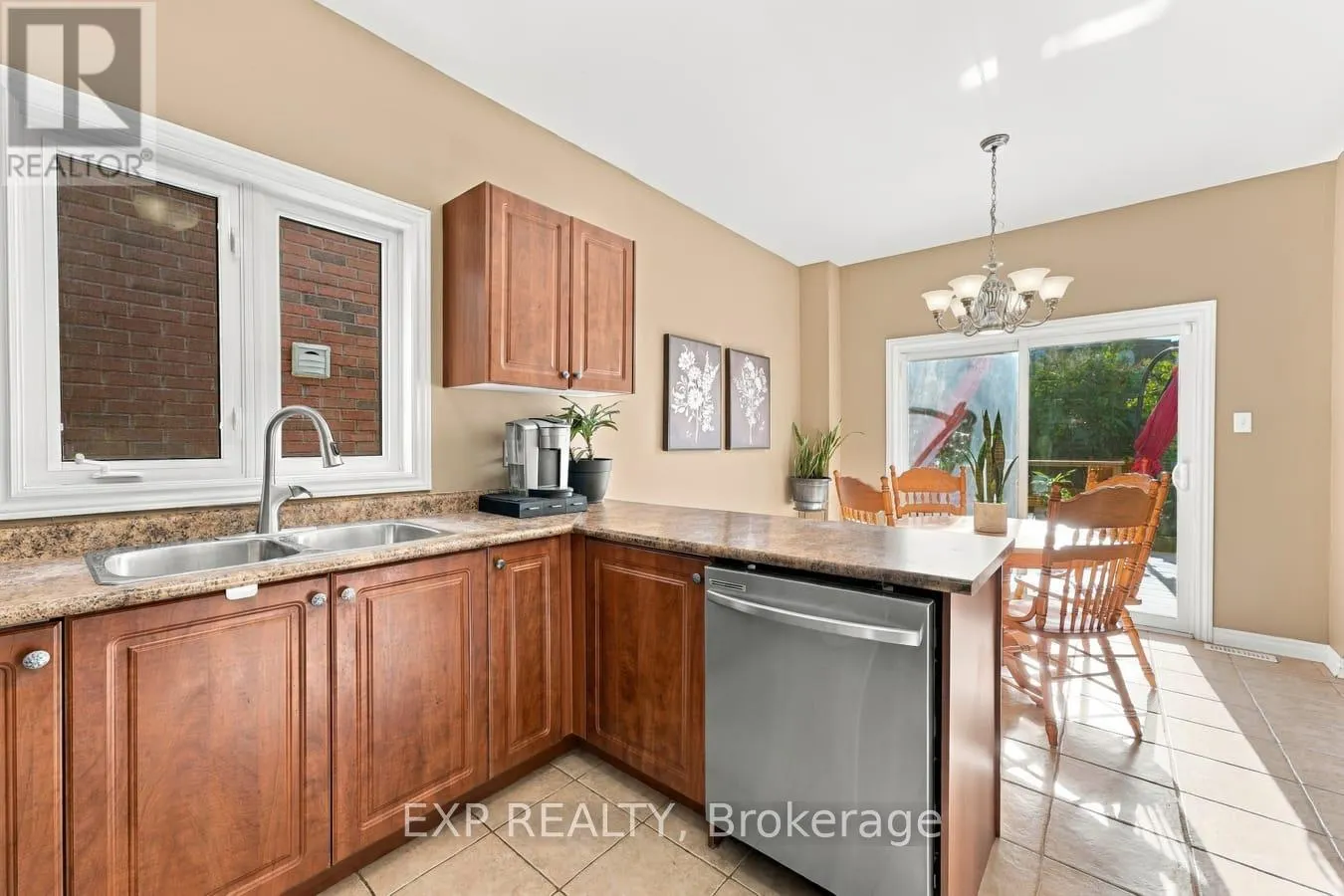 36 SALTZBURG CRESCENT