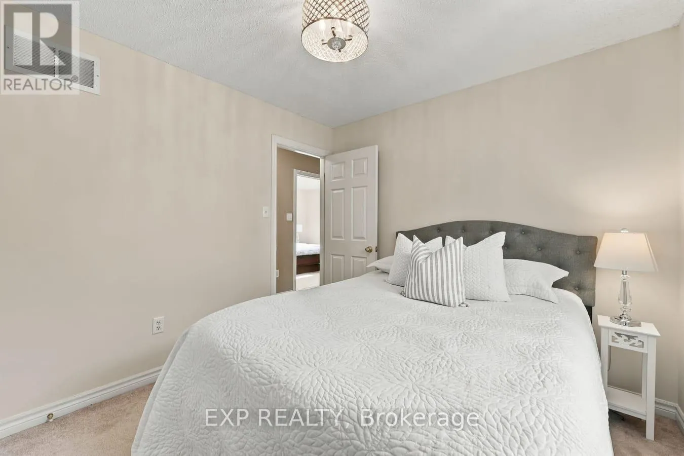 36 SALTZBURG CRESCENT