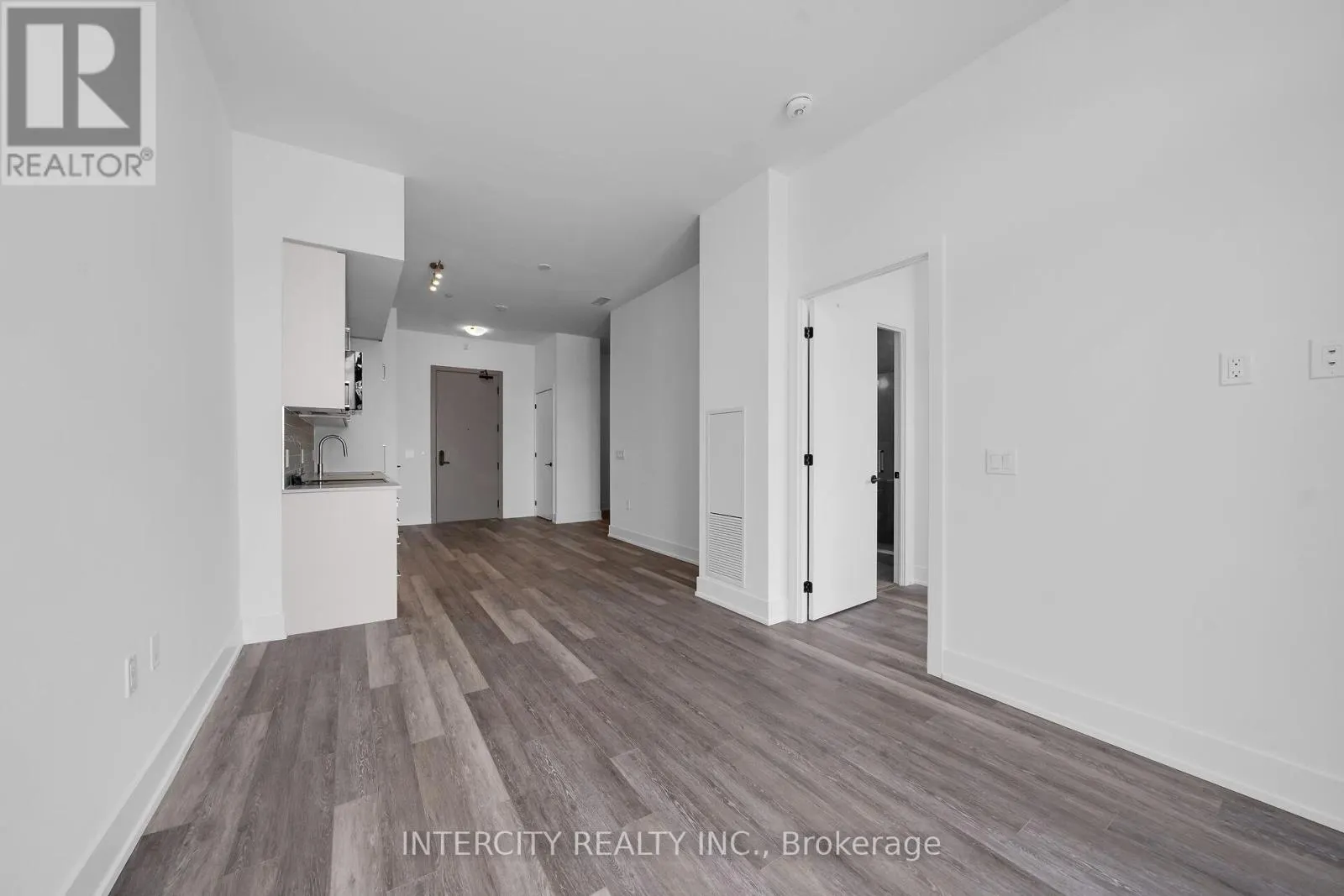 128 - 2075 KING ROAD
