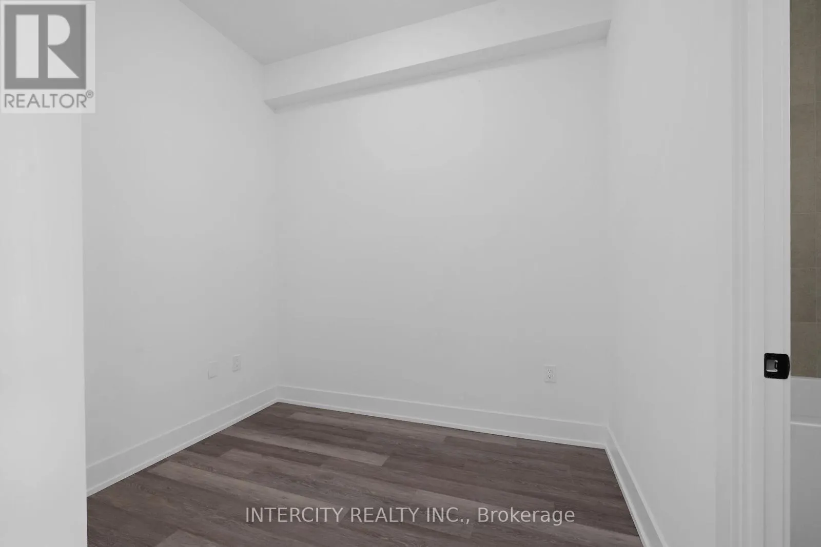 128 - 2075 KING ROAD