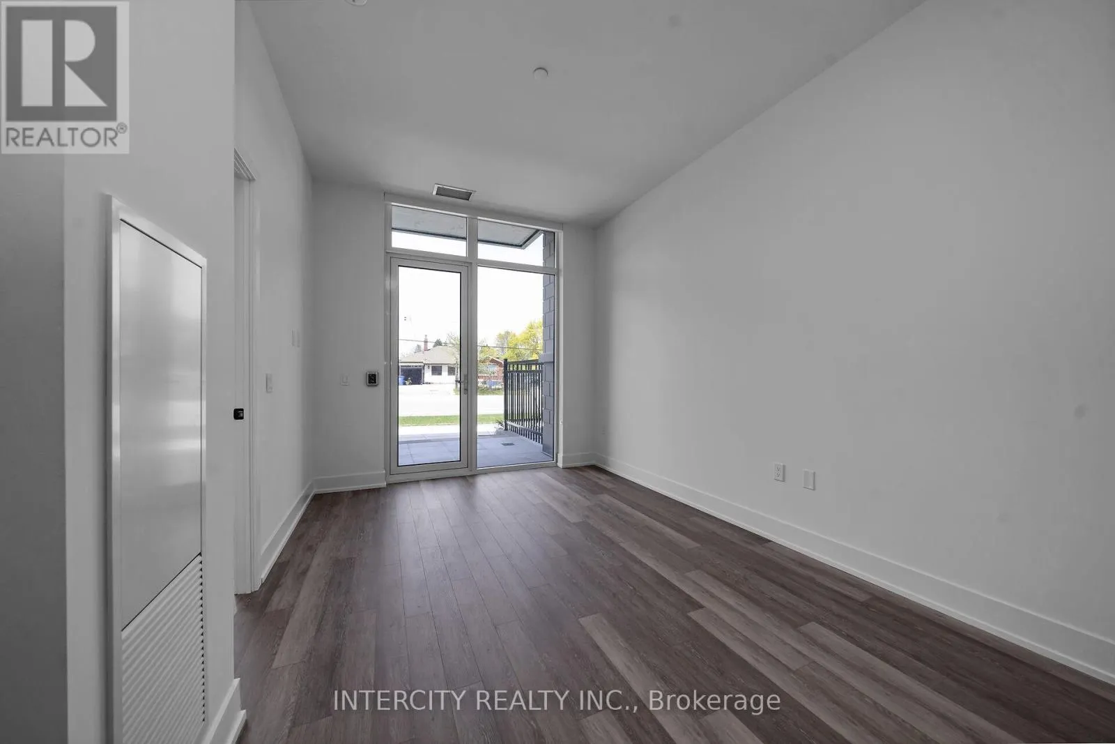 128 - 2075 KING ROAD